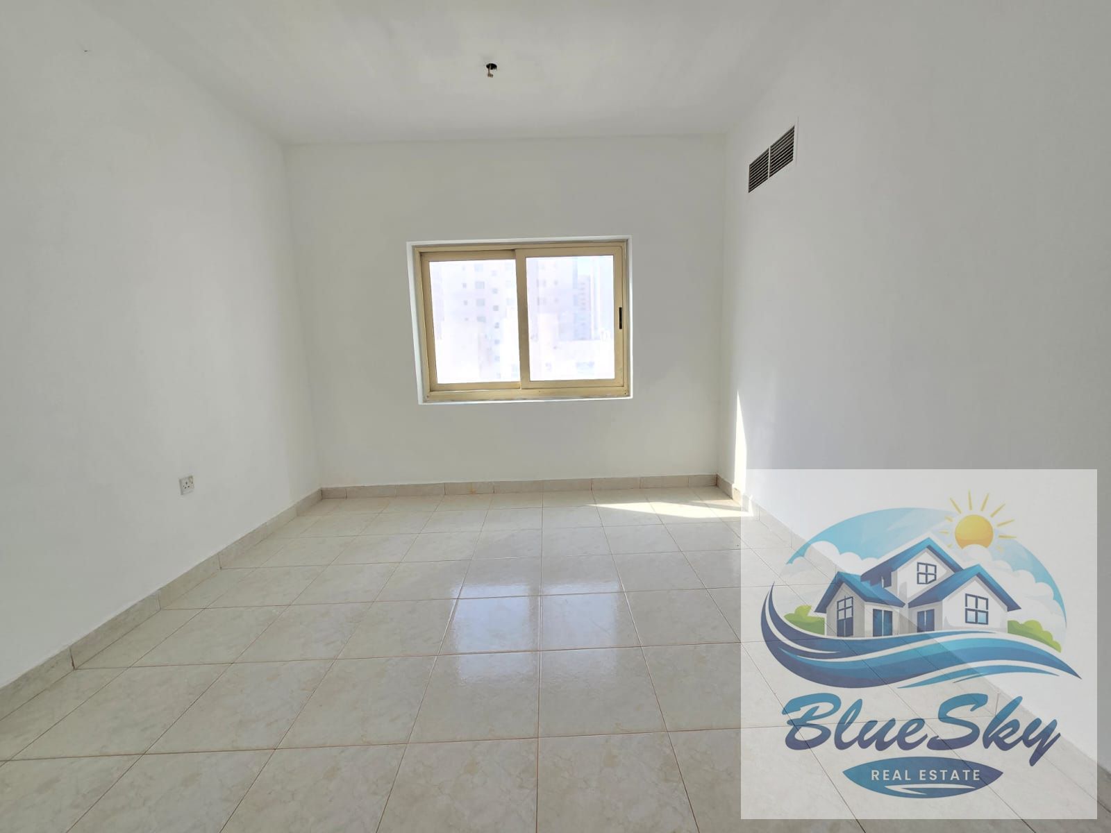 Cheep offer 1bhk With balcony Central ac family building only
