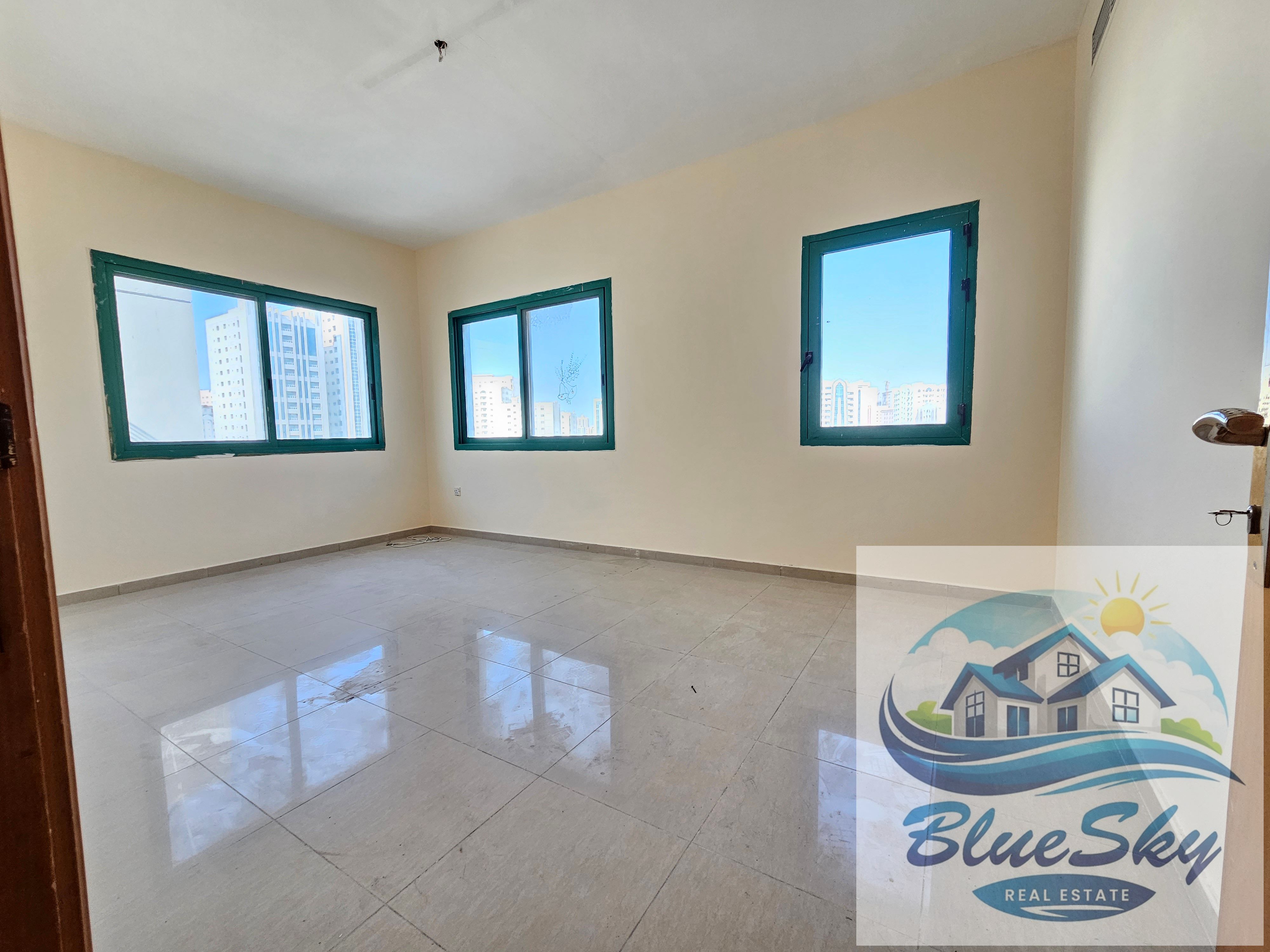 JUST CLOSE TO KING FAISAL ROAD 2BHK WITH CENTRAL AC 1600SQFT 4,6CHQS PAYMENT JUST FOR RENT 45K