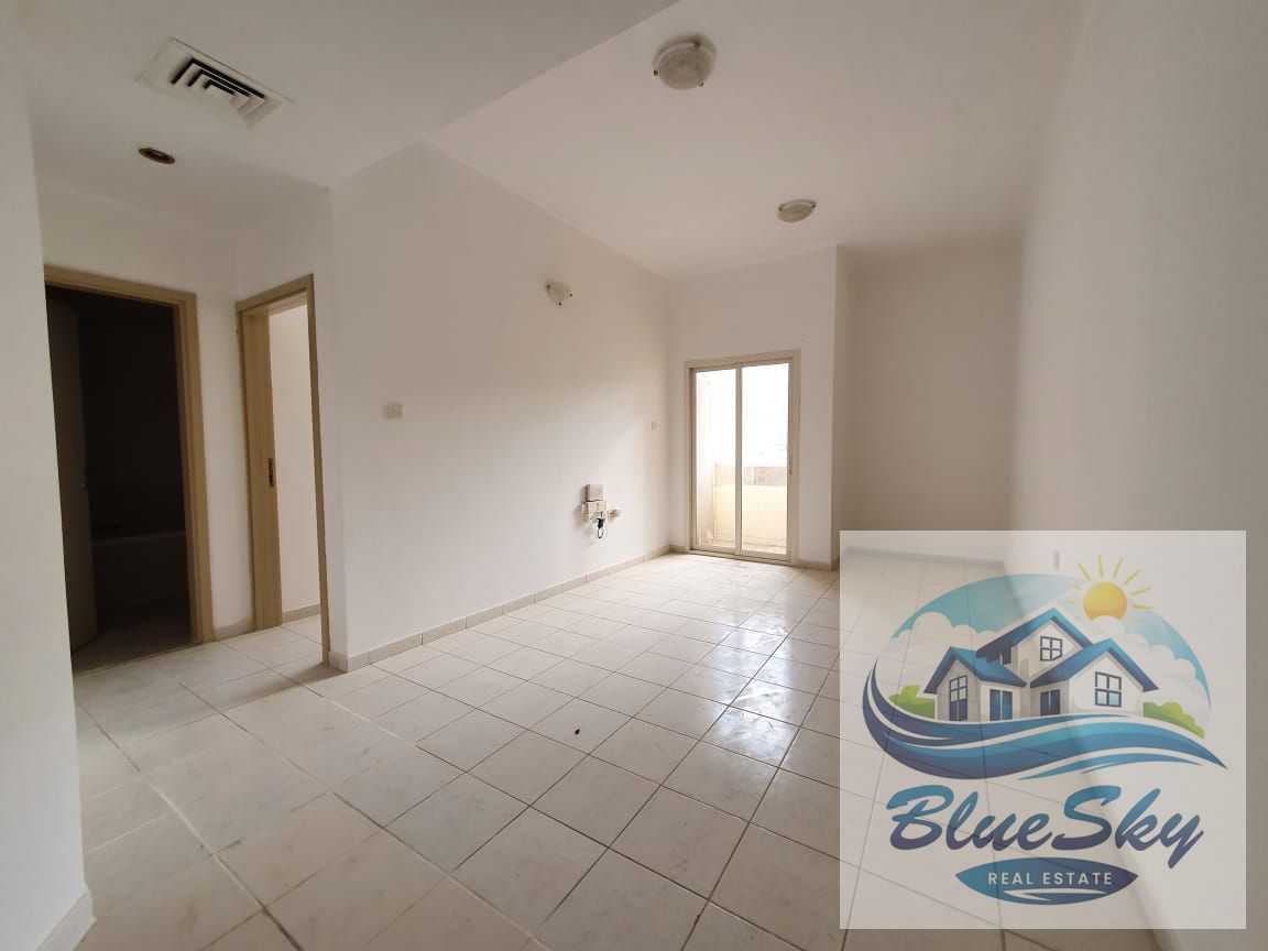 Biggest offer 1bhk With balcony wardrobe family building just for rent 30k only