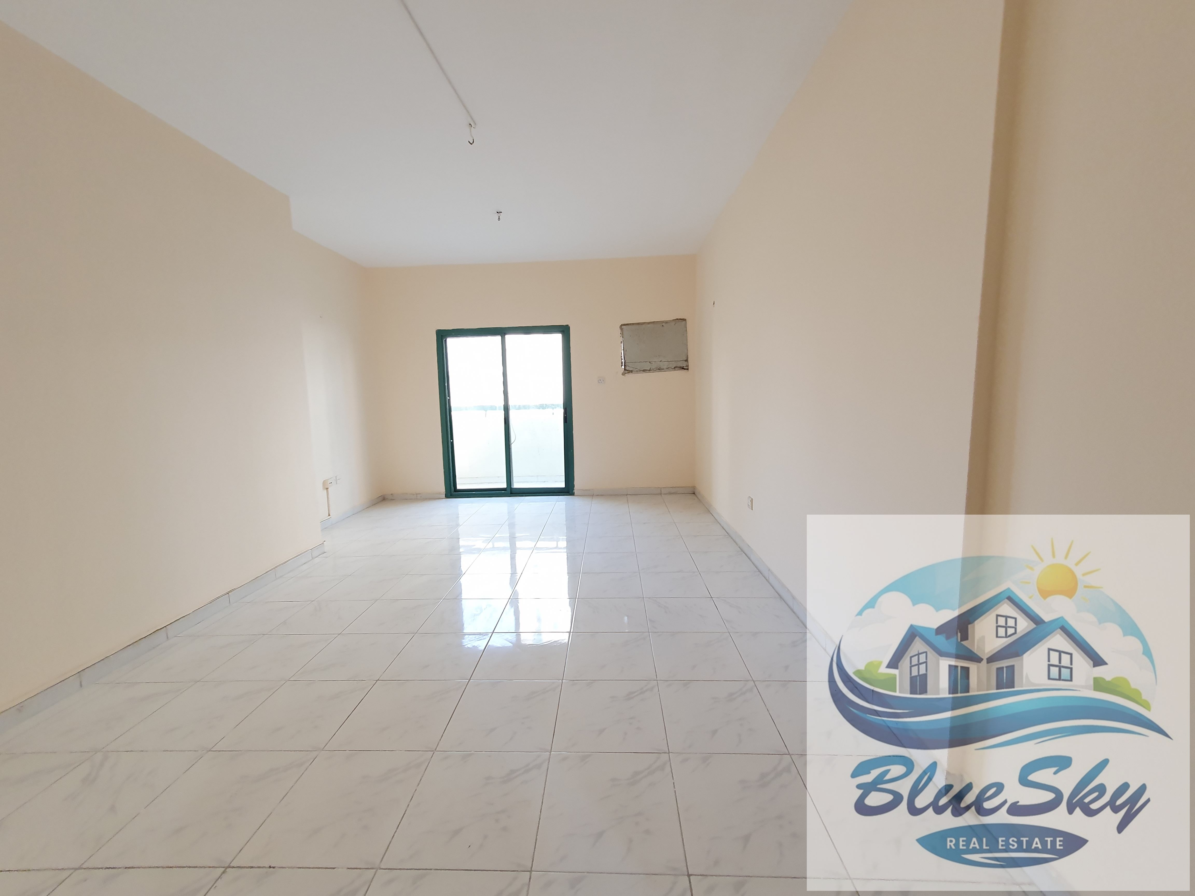 Just close to Dubai bus stop 2bhk with balcony close hall just for rent 36k