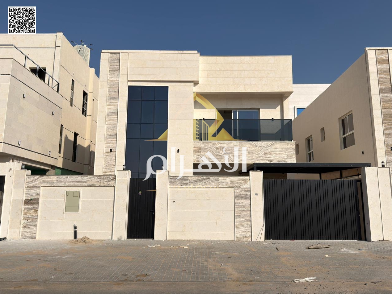 Luxury villa in Al-Haliyo | 5 rooms | Two floors and a roof | Opposite a mosque | Freehold ownership and bank financing available