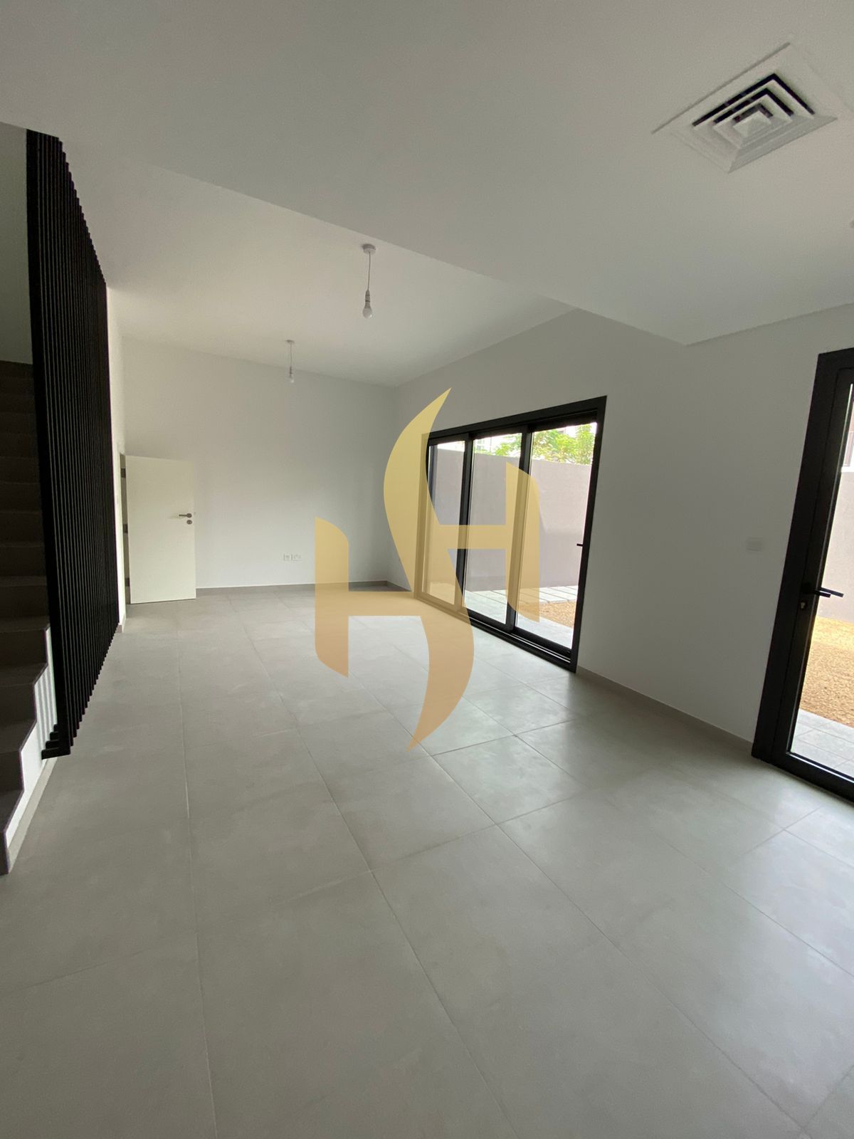 READY TO MOVE IN-GOOD LOCATION AND BIG SIZE