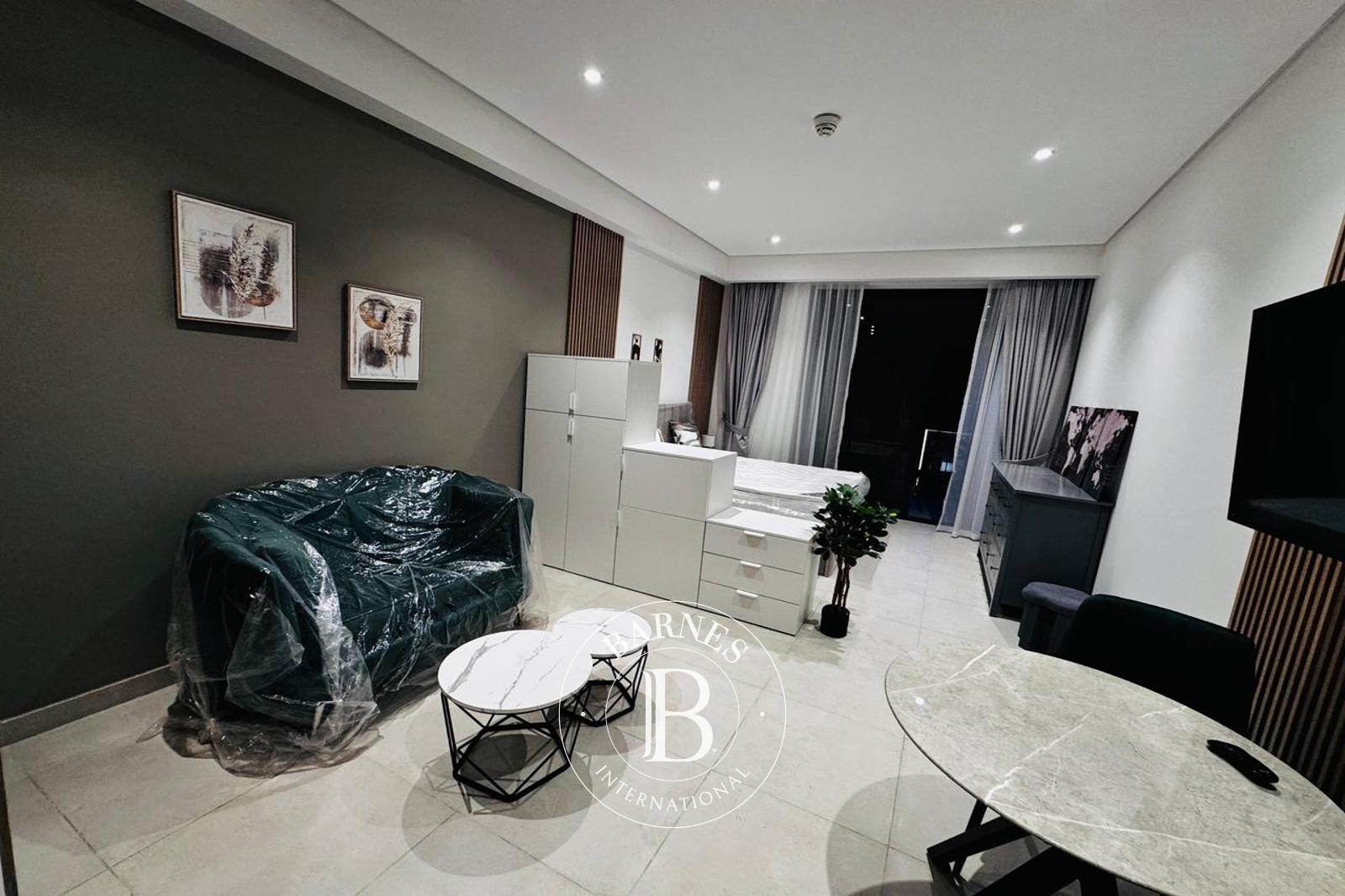 Vacant | Brand-New Furnishings | Multiple Cheques