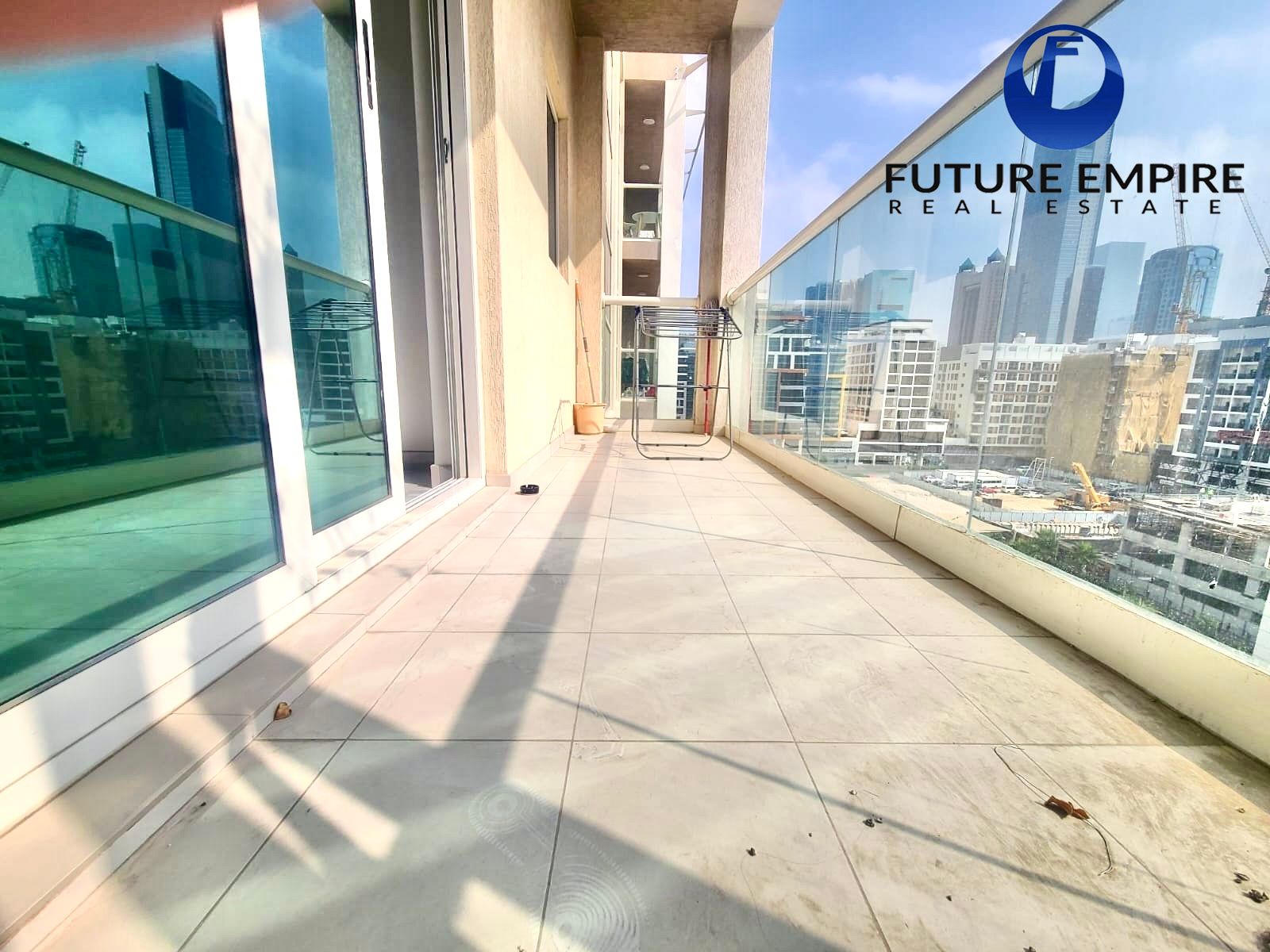 Huge Long Balcony - Prime Location - Close to Park