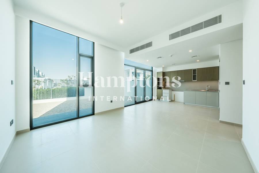 Exclusive | Nearby Entrance And Park | Landscaped