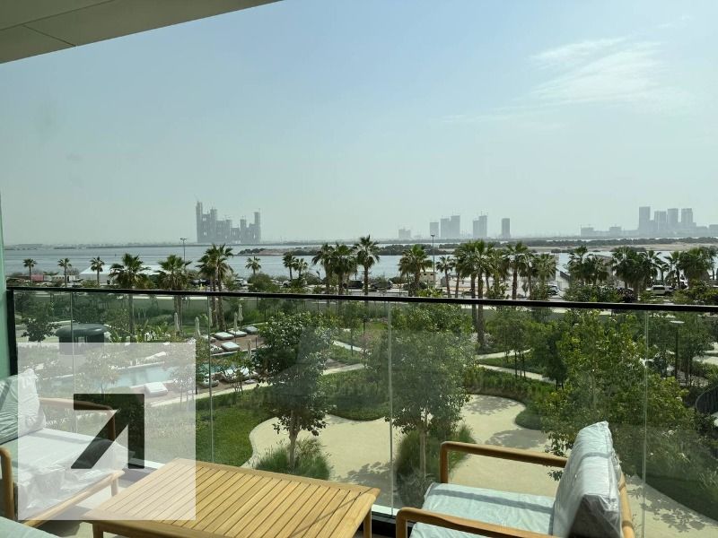 Luxury Living / Fully Furnished/ Modern