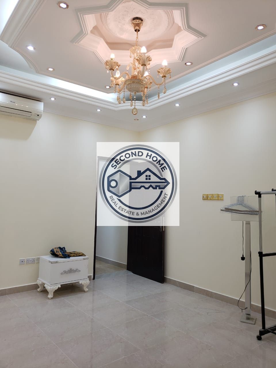 Luxurious 01:Bedroom Hall