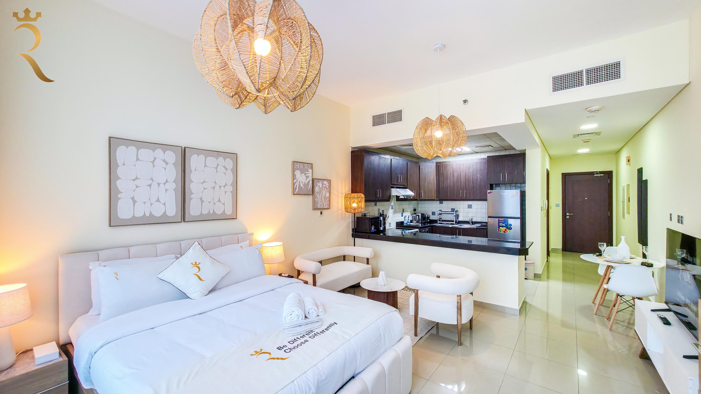 Modern Studio | C5 Curve Retreat