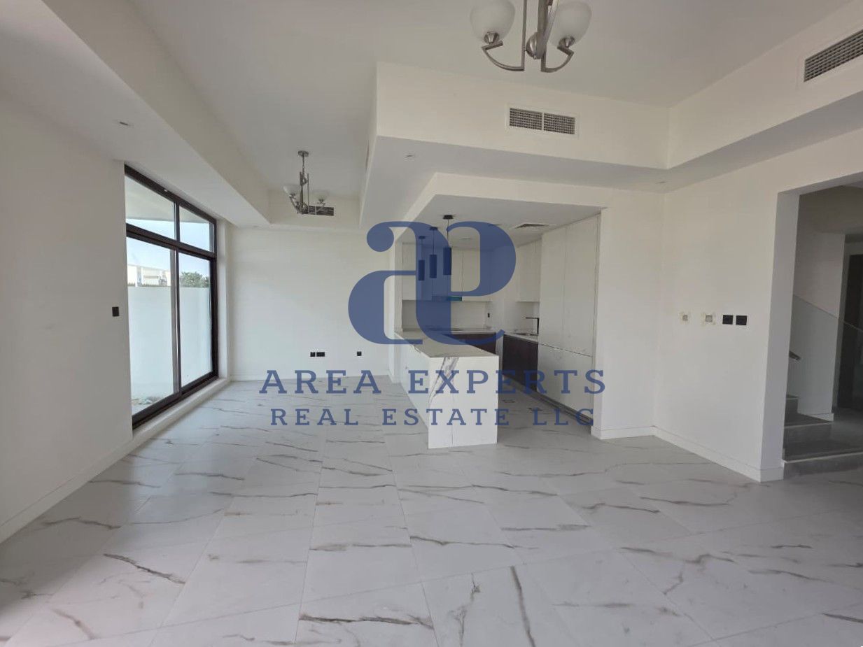End Corner | Single Row | Private Garden | MBR City