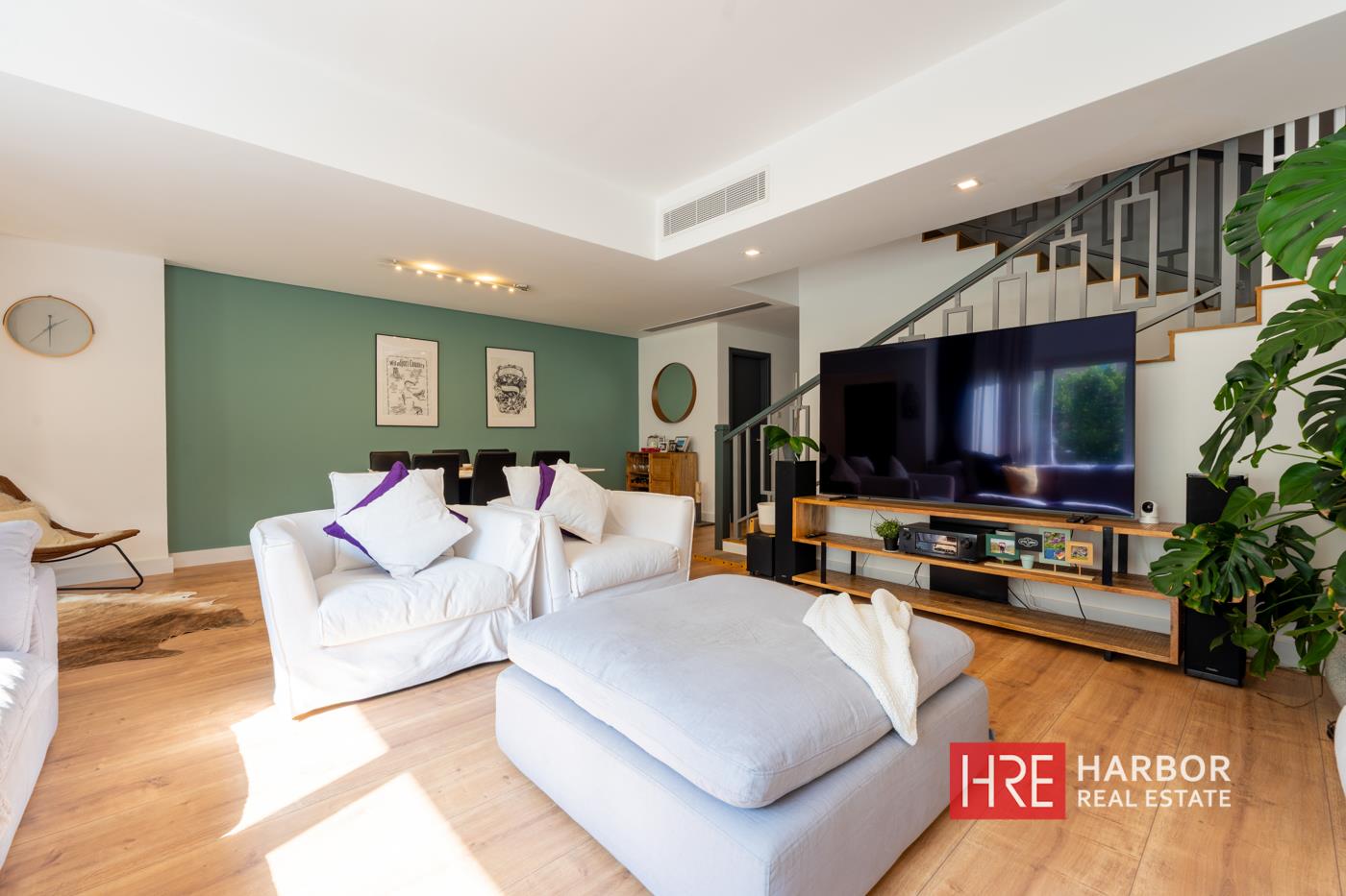 Upgraded Villa | Modern Finishes | Large Living