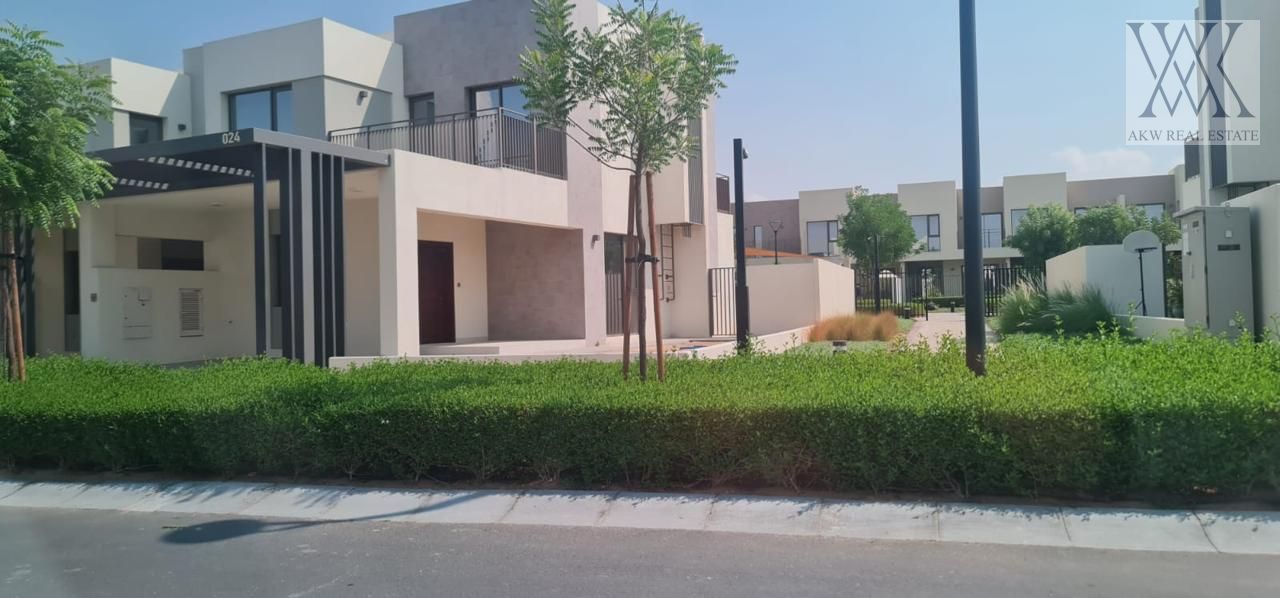 4BR CORNER I ON THE PARK I SPACIOUS I NEAR BY EXPO METRO
