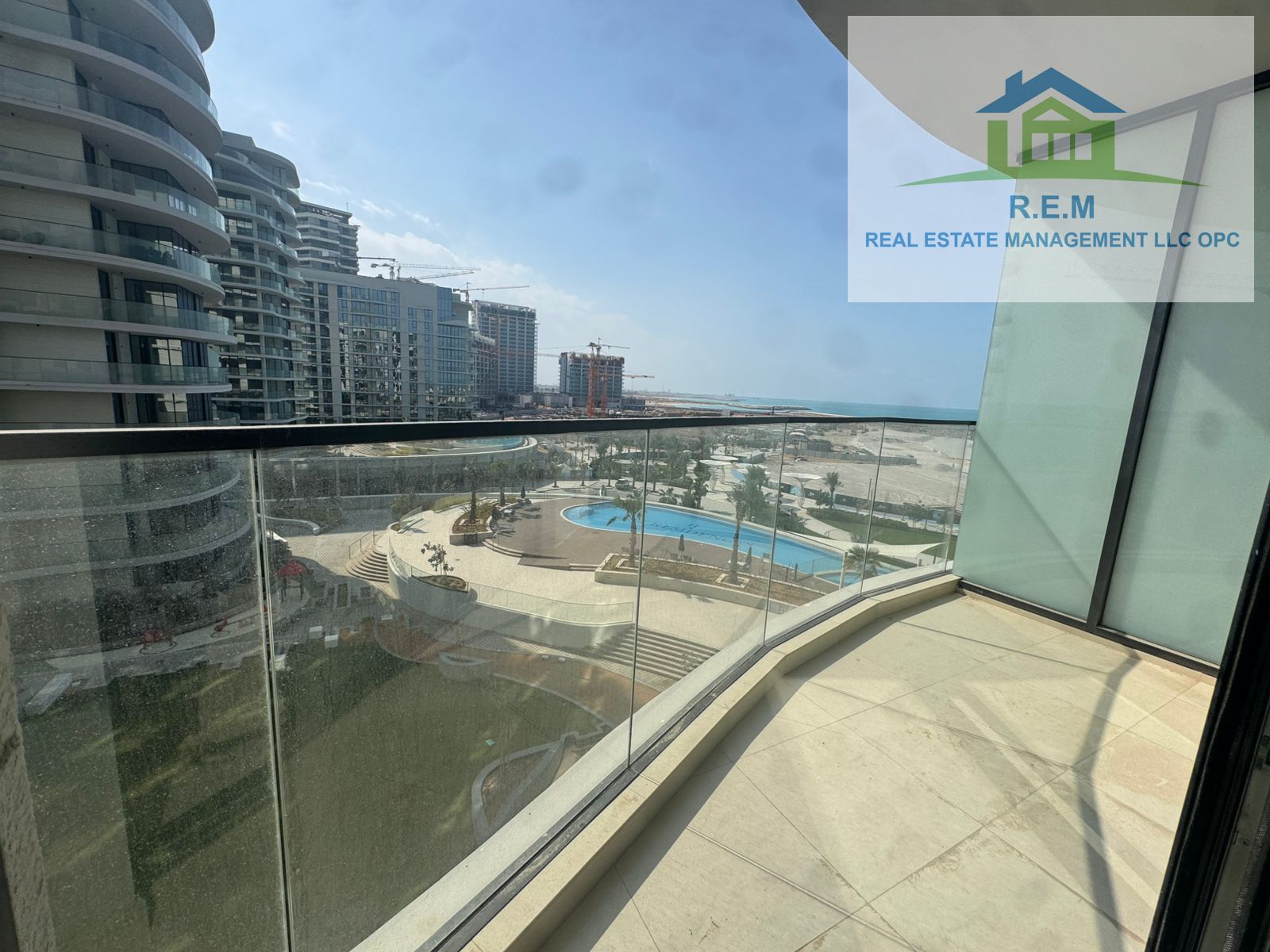 Cental tower2 / Mid floor unit/ under 5 years PHPP/ sea view