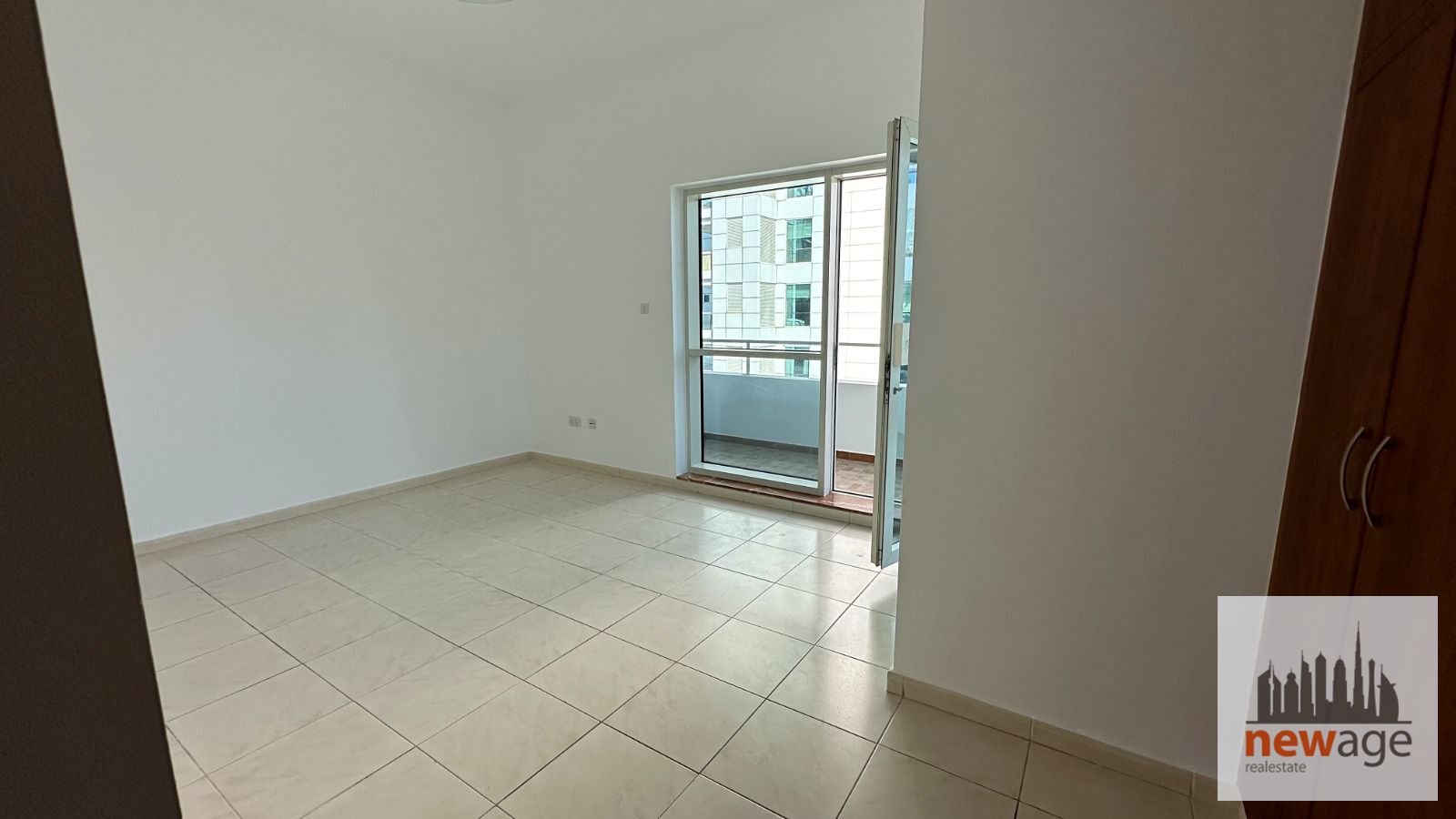 ULTRA-LUXURY MARINA LIVING | PRIME LOCATION | CHILLER FREE | STEPS FROM METRO