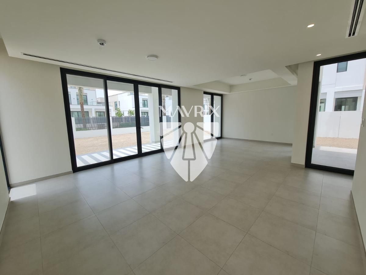 Single Row | Park View | Large 4BR Layout