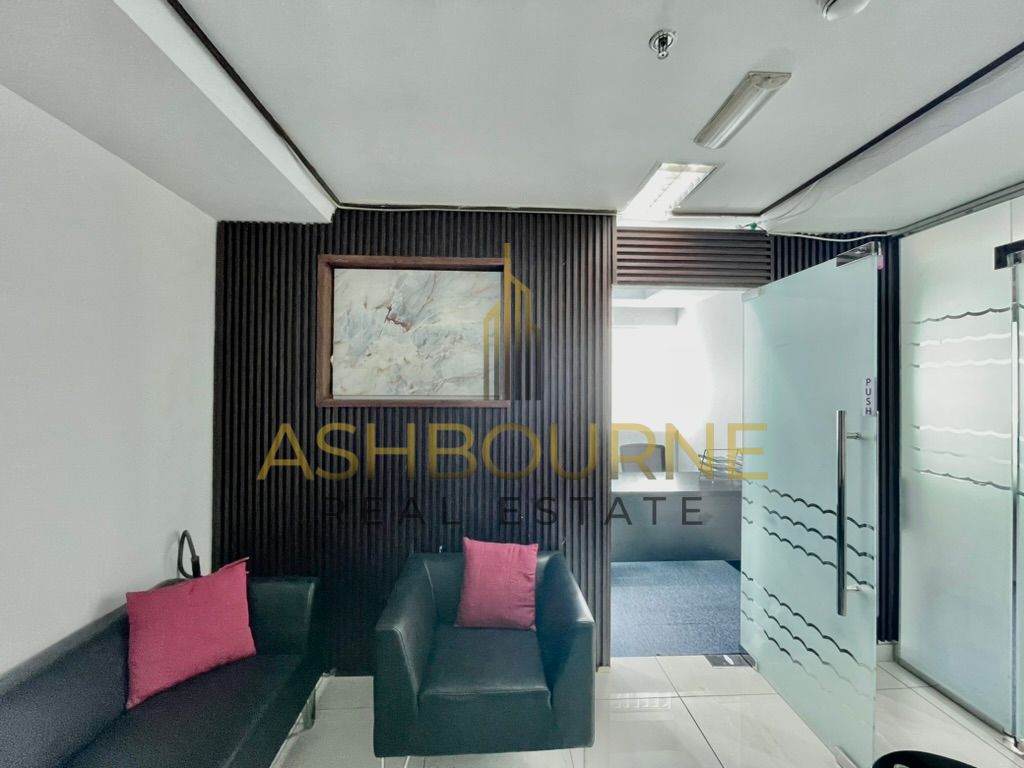 3 CLOSED GLASS PARTITION| CHILLER FREE |2 PARKINGS