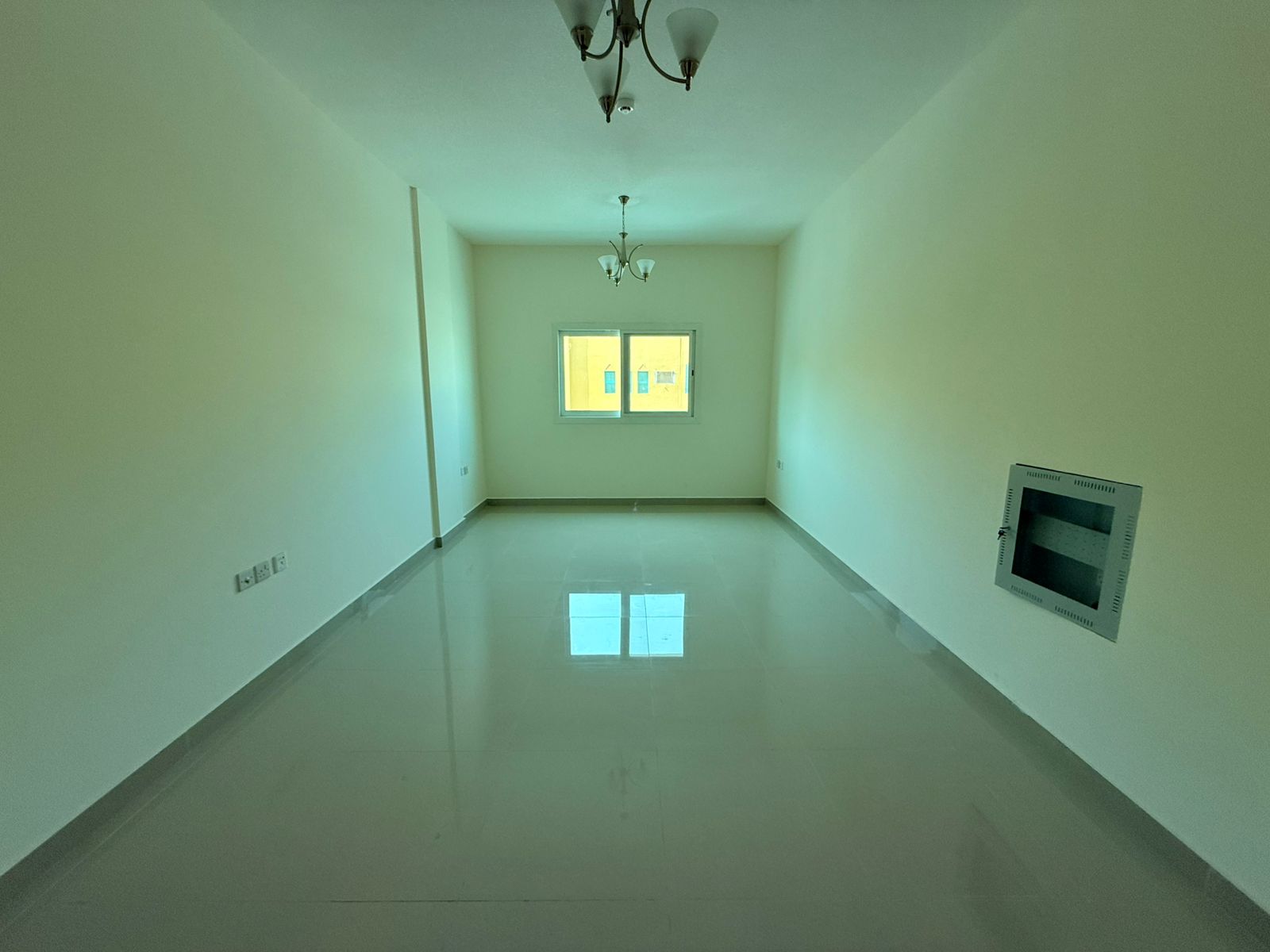 First tenant room & hall /sbalcony / spacious area