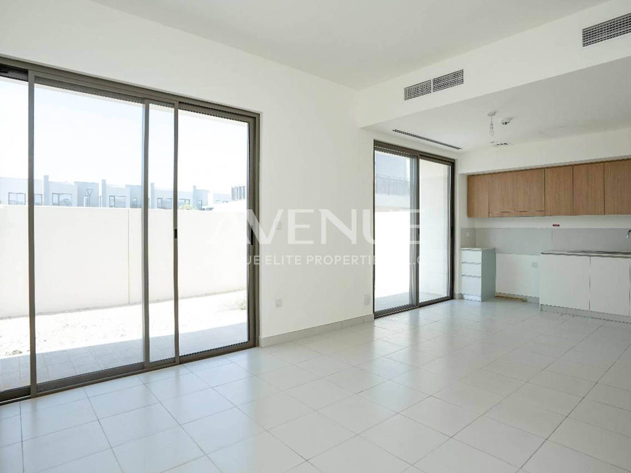 Single Row | Direct To Pool | Private Garden