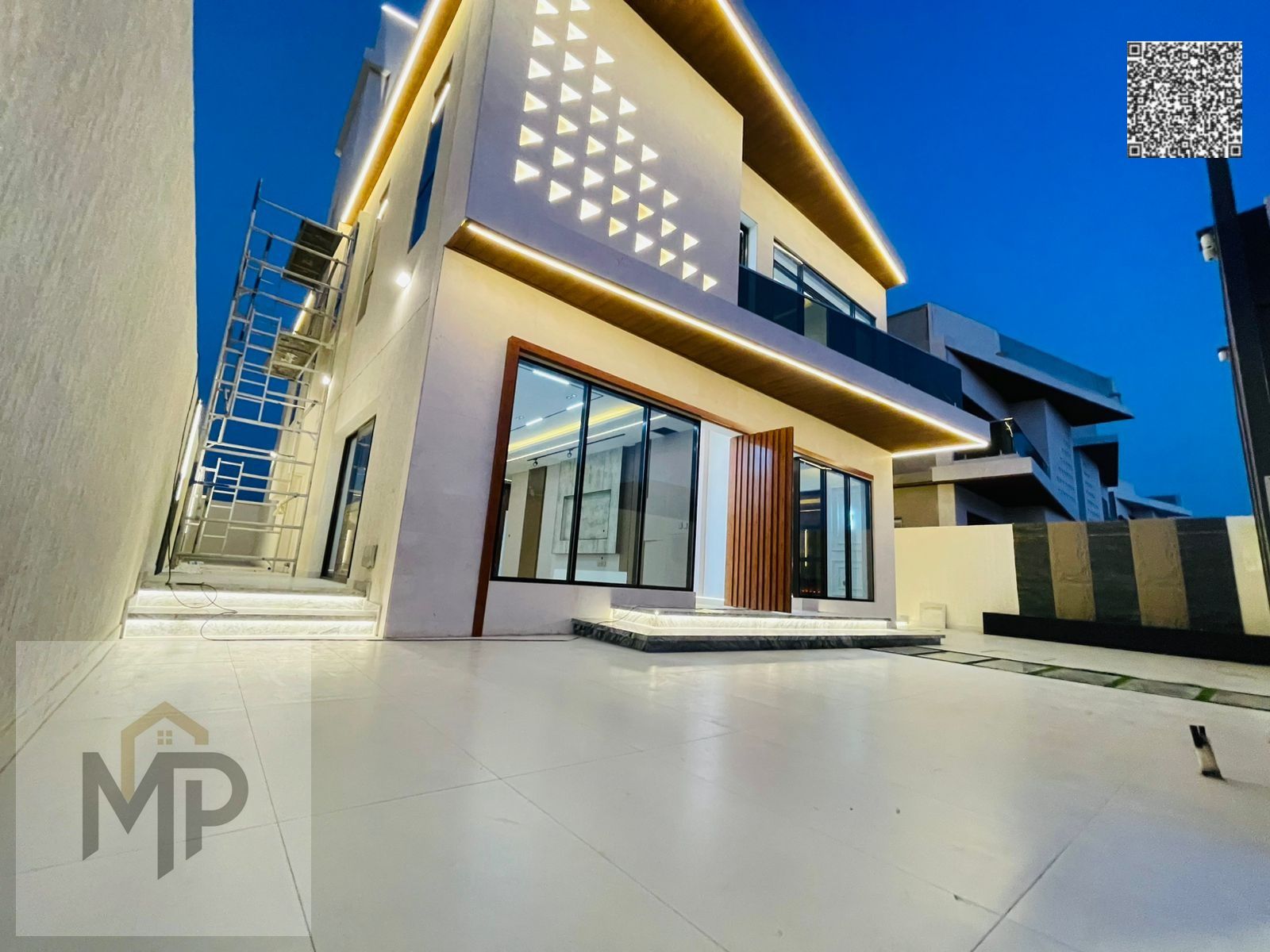 In exchange for a comprehensive Azha community, registration fees apply, and freehold ownership is available to all nationalities.