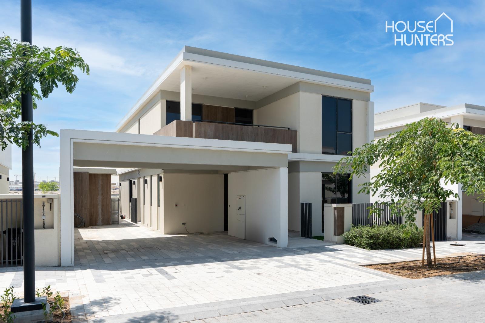 Single row | 4-Bedroom | Available Mid-April