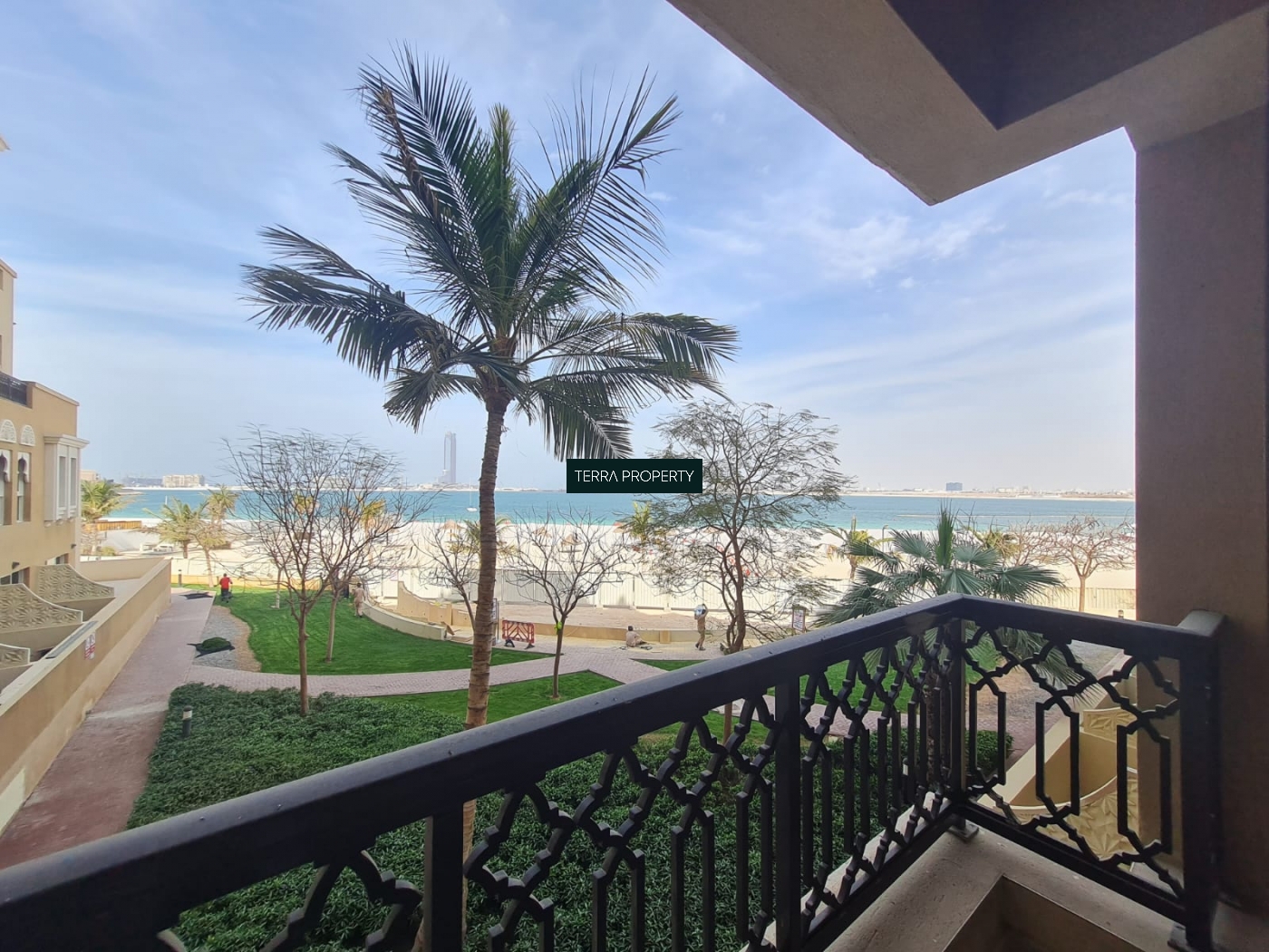 Cozy Studio with Full Direct Beach & Sea View
