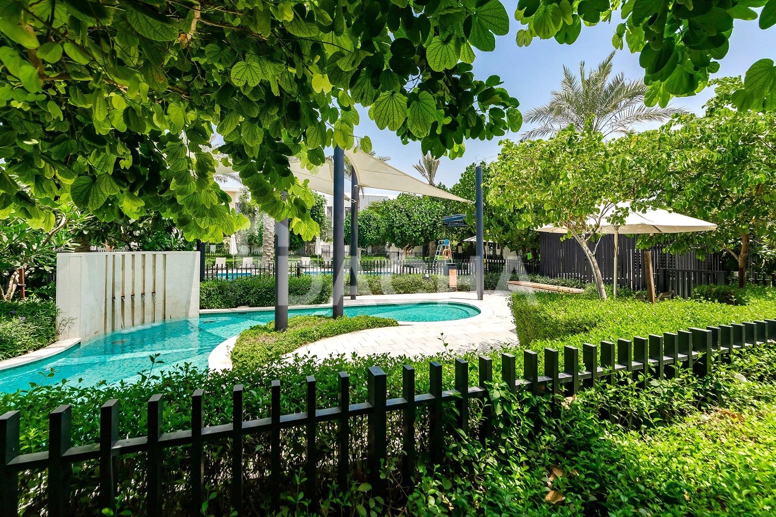 Vacant | Single Row | Very Close to Amenities