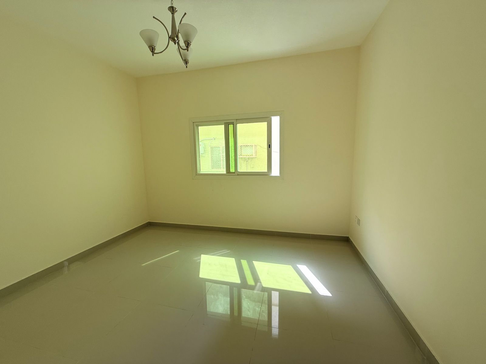 1 Bedroom & Living Room / Central AC – 2 Bathrooms – Open View – First Tenant – Central Gas – Close to all services