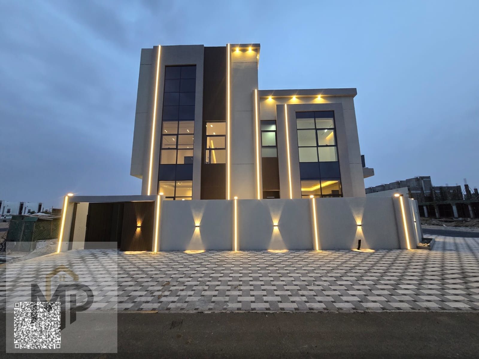 Corner villa, registration and ownership fees included, ready to move in, close to services, with elegant designs and spacious areas.