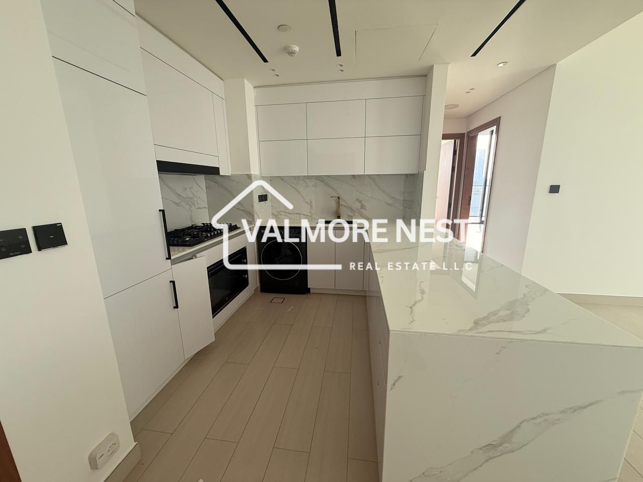Premium & Elegant unit I With spacious balcony I Prime location