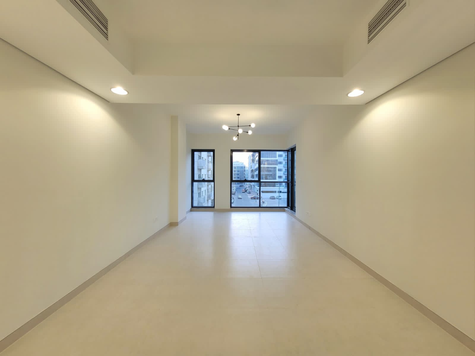 VERY SPACIOUS LIKE A NEW 3 BEDROOM APARTMENT AT THE MAIN LOCATION READY TO MOVE.