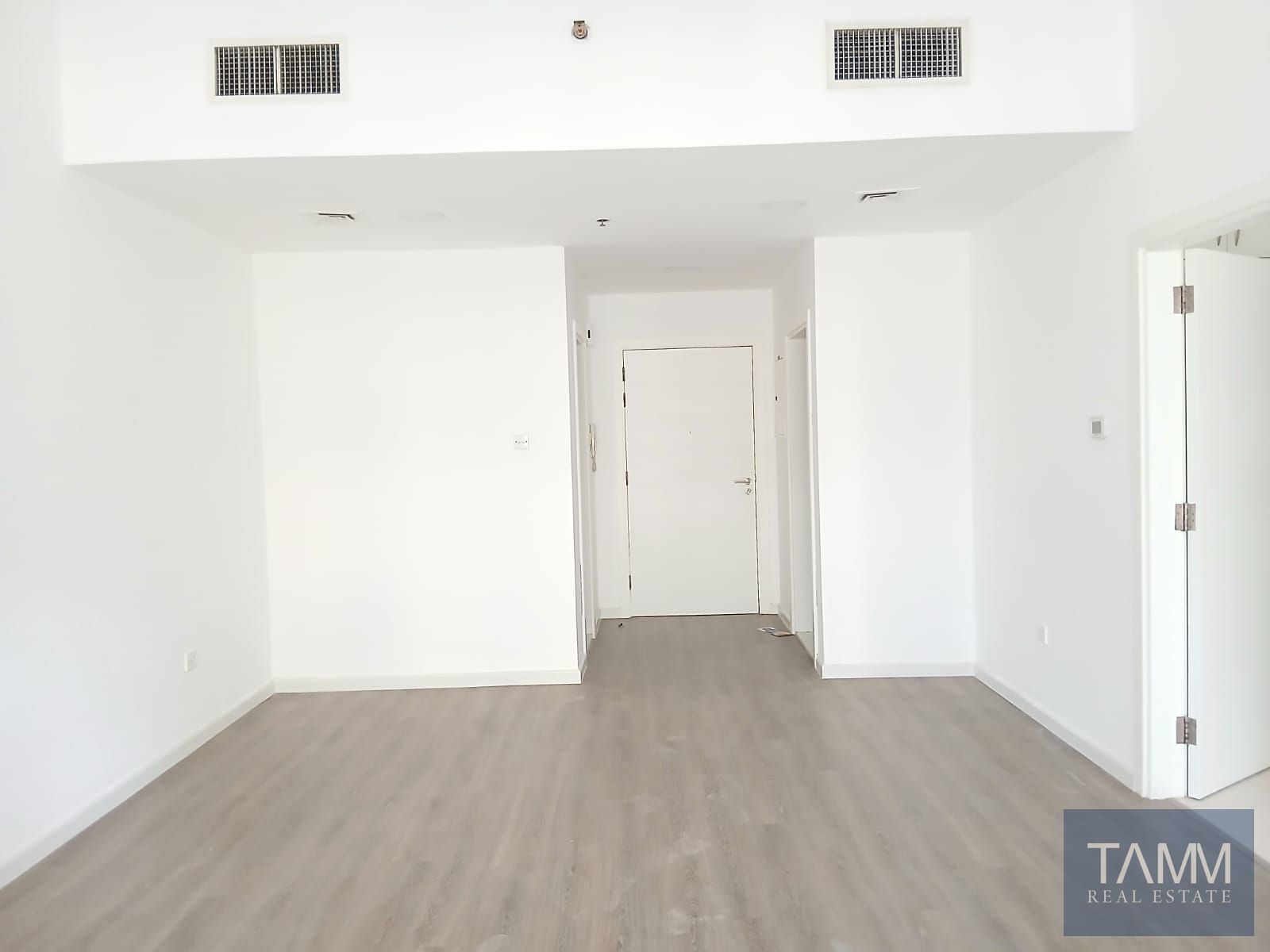 Large Layout 1BR | Vacant | Upgraded | Dubai Marina