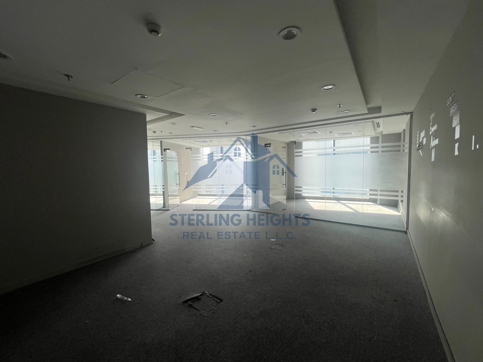 Bright Office / with 5 Partition / Unfurnished / Closer to metro easy access to SZR