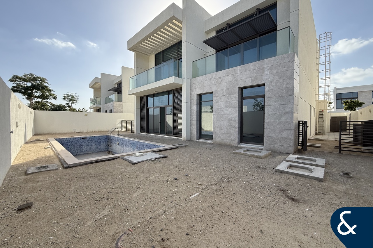 Move-In Ready / Prime Living / Landscaped opt