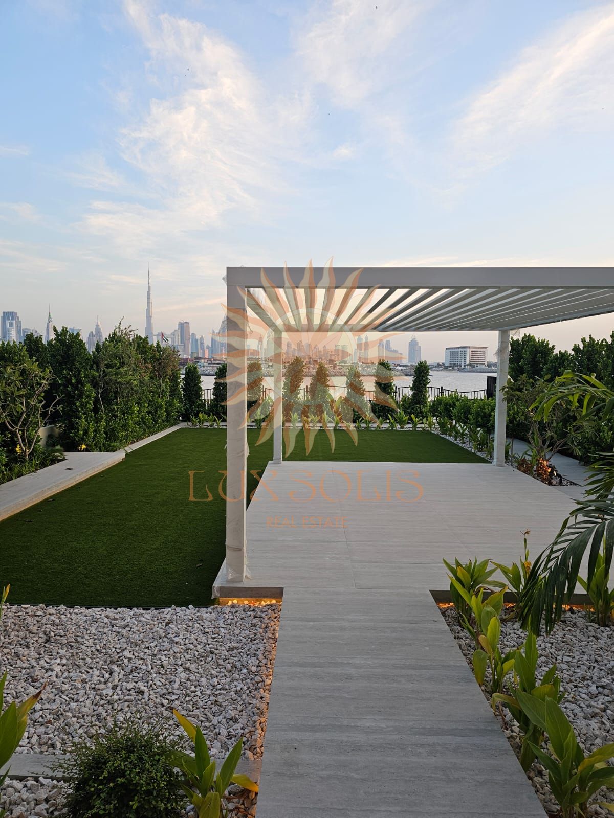 LUXURY WATERFRONT VILLA | SEA VIEW | BURJ SKYLINE
