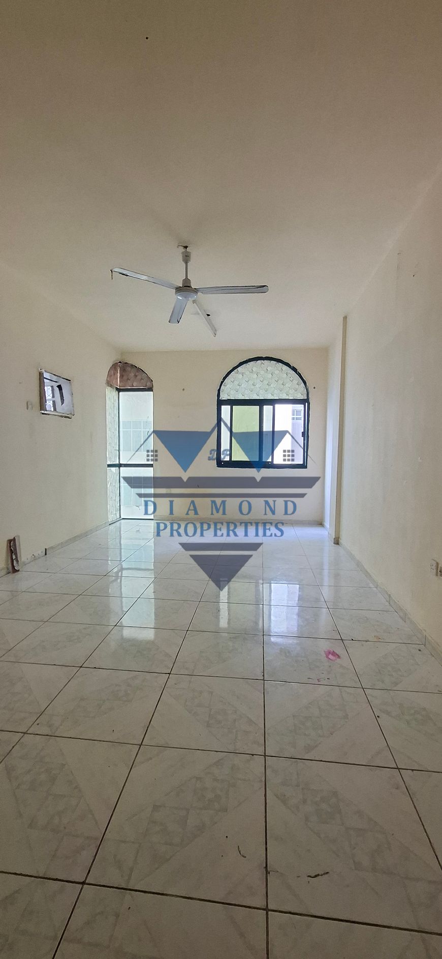 Very hot after Studio available big size in al mahattah area sharjah just 18k good location family building