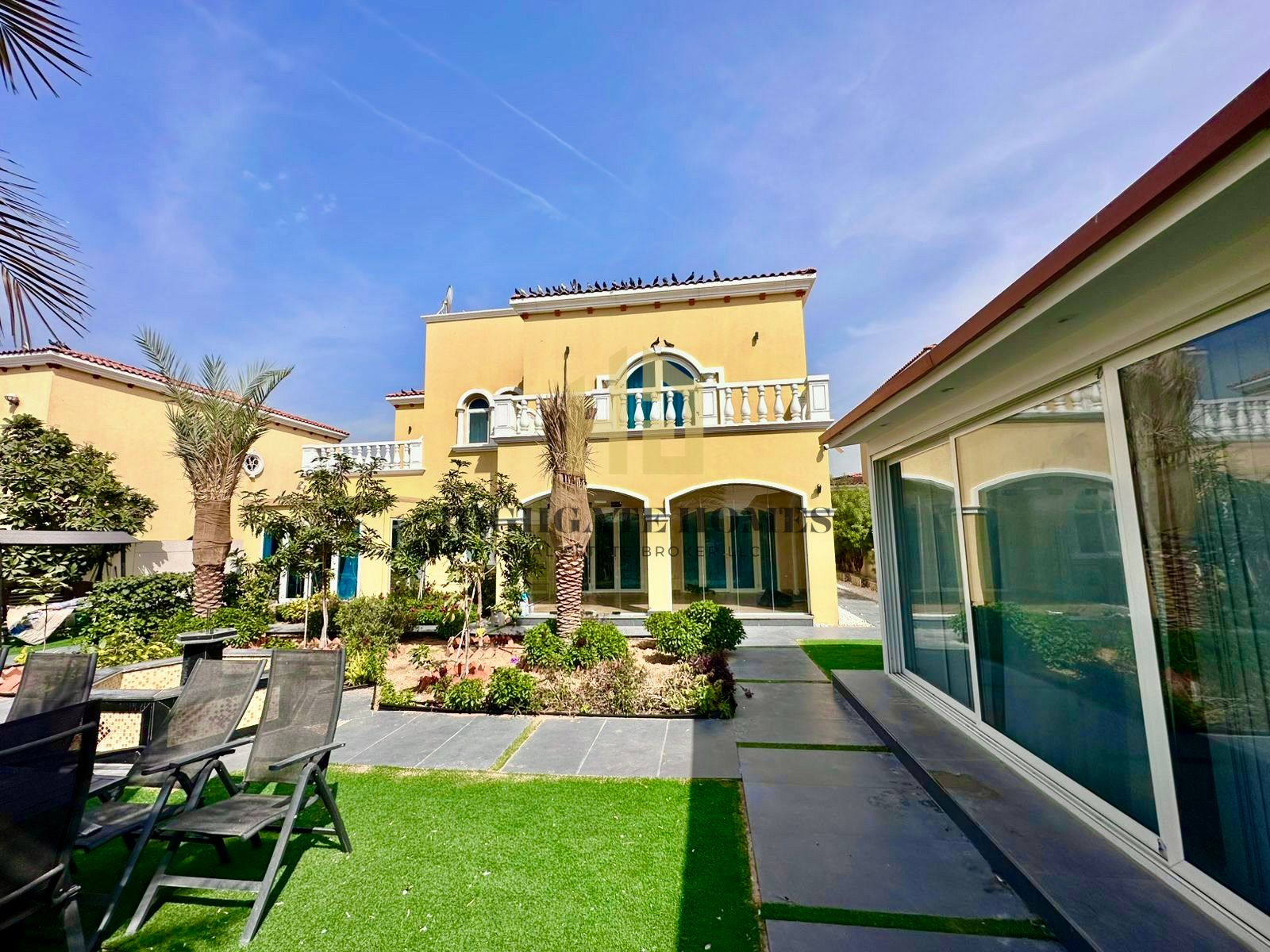 Beautifully Upgraded |Single-Row Vacant n Transfer