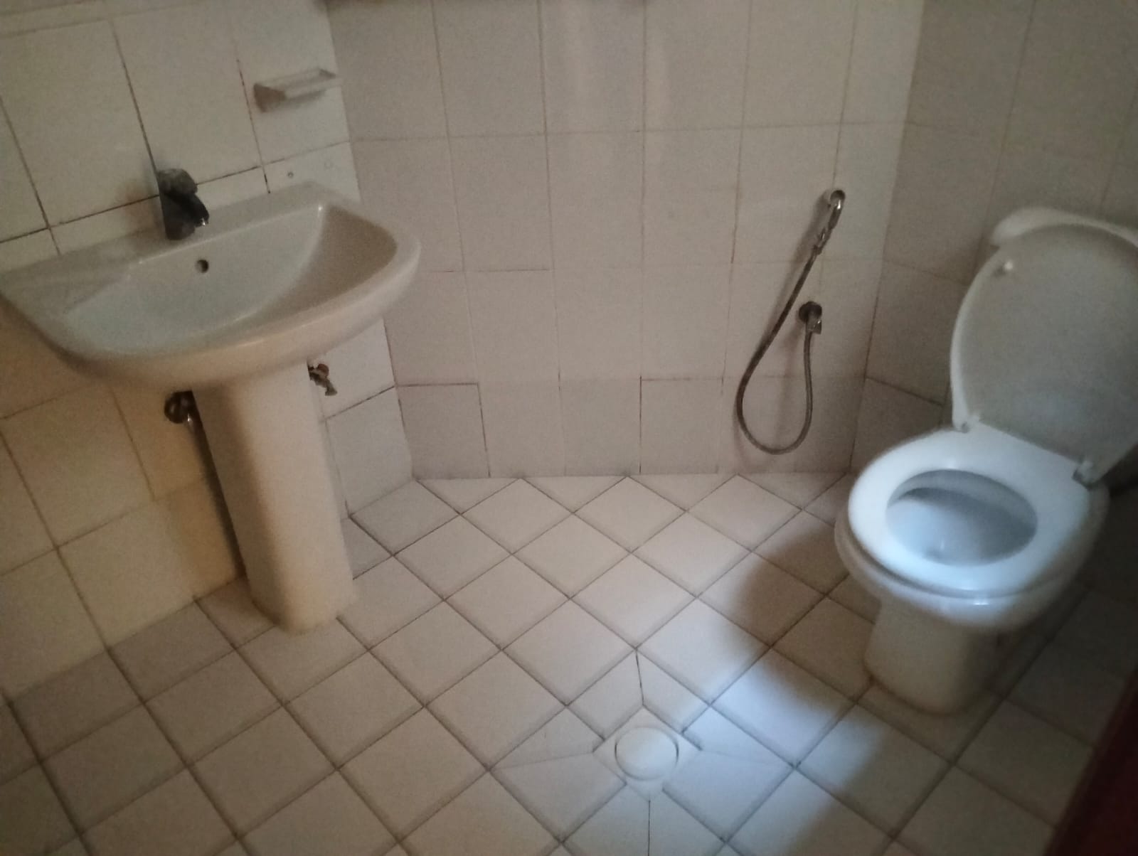 One-Bedroom Apartment for Rent – Al-Qala'a A one-bedroom apartment is available Location: Al-Qala'a area – on the main street Family residence