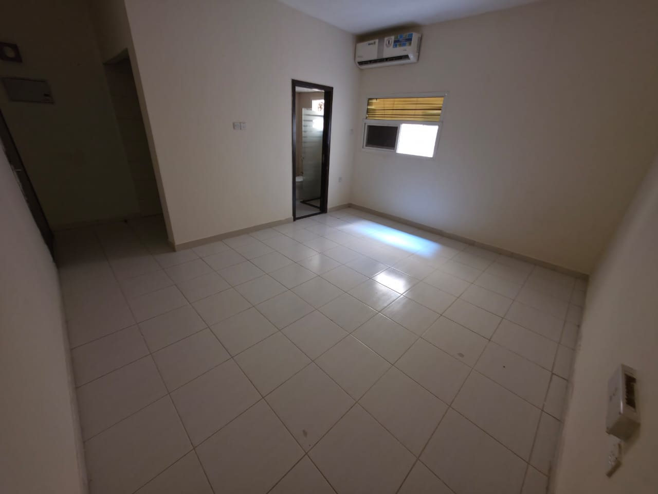 Studio for Annual Rent in Al Rawda, Ajman – Separate Kitchen, Split AC, Spacious Layout, Excellent Design