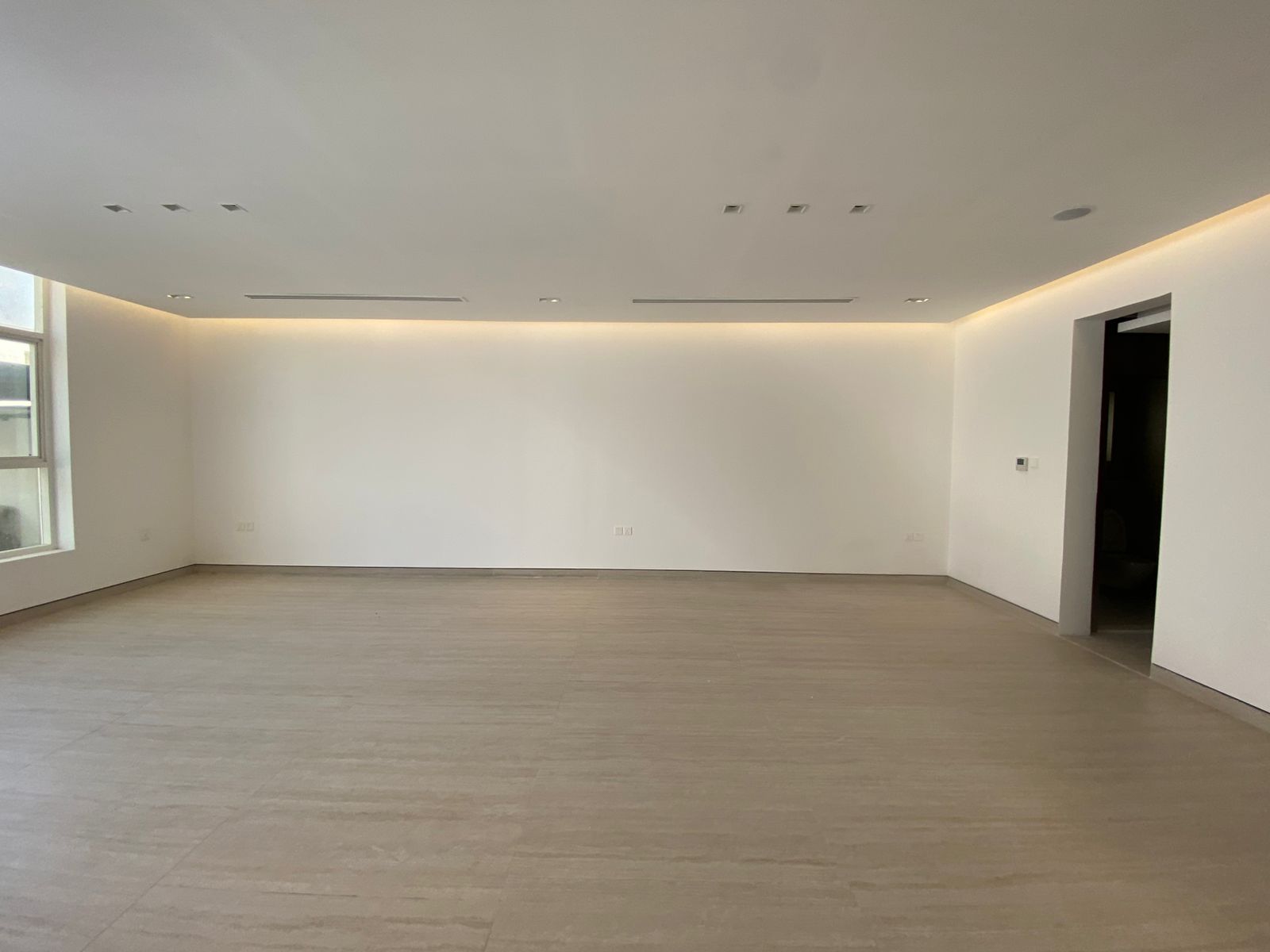 Luxury villa for sale in Al Hoshi – 5 bedrooms, modern design, spacious layout, ready to move in, quiet and family-friendly location in Sharjah
