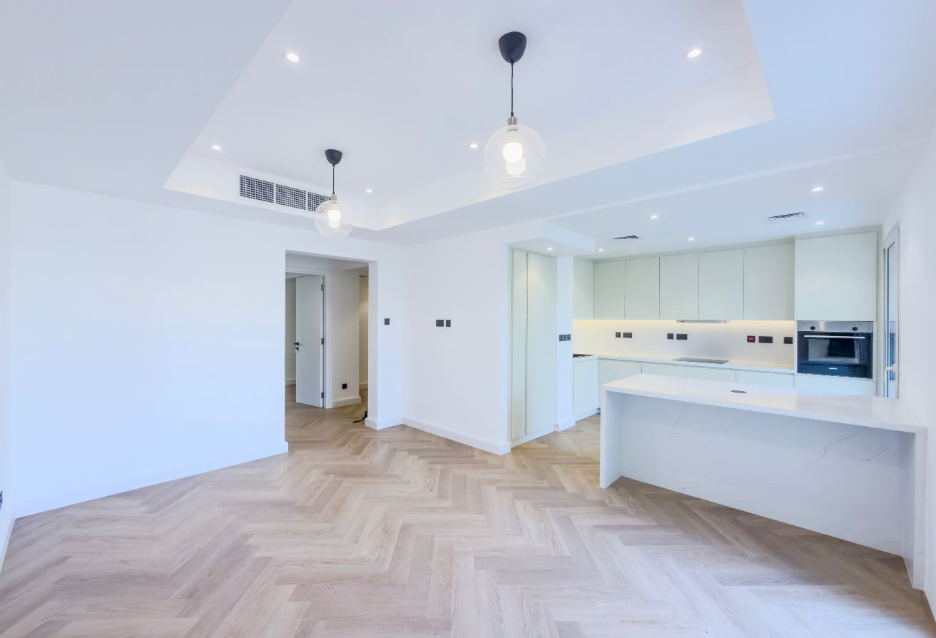 Bright Villa | Single Row | Upgraded