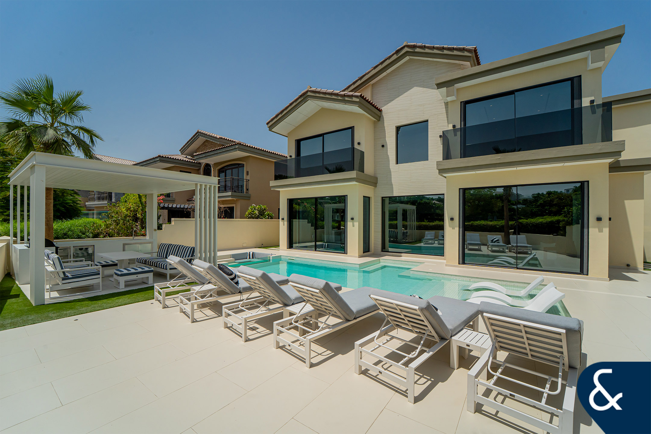 EXCLUSIVE | Huge Basement | Lake View