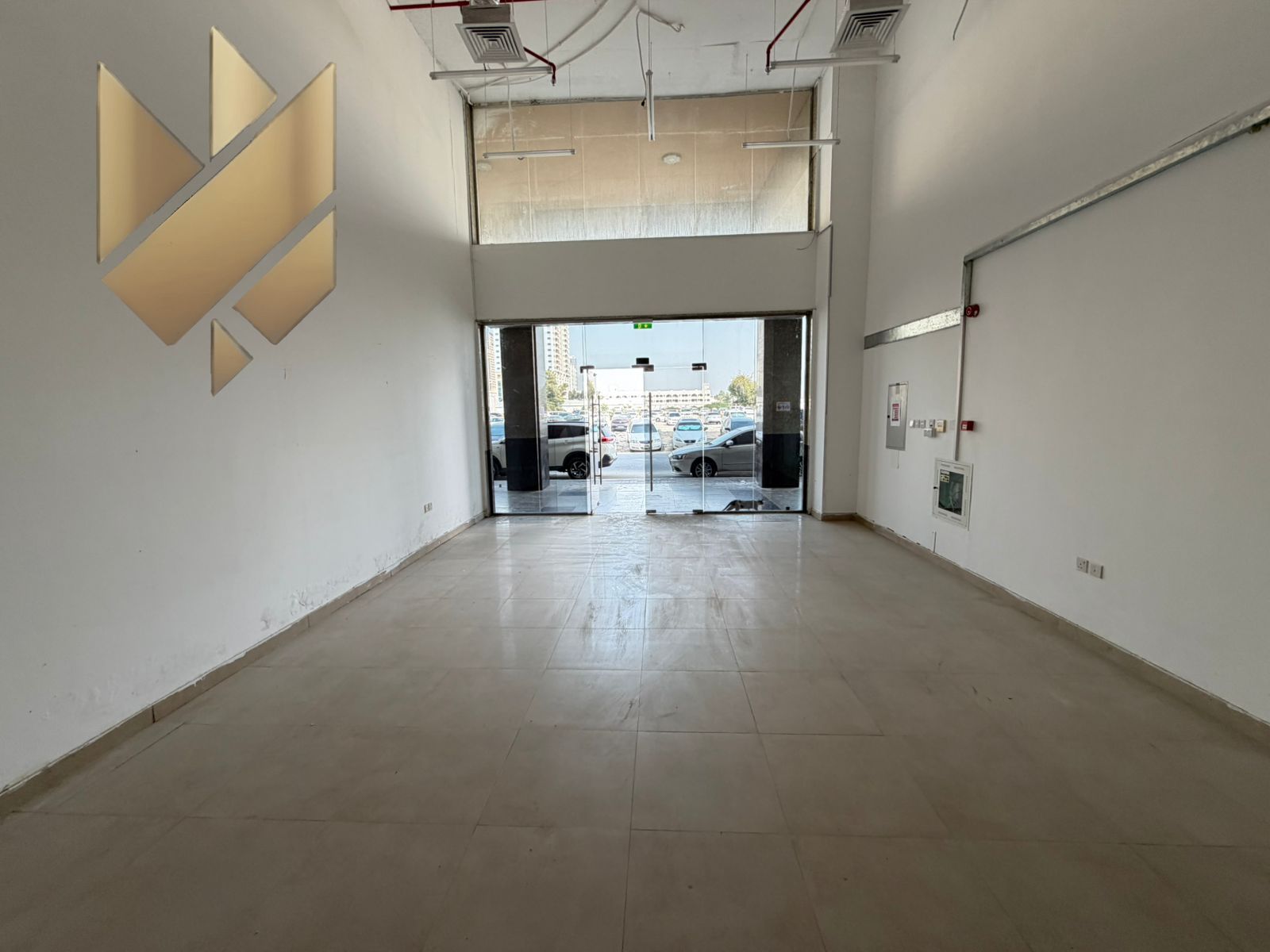 Shop on main road | 2,000 sq ft | Prime location | Mezzanine | Bathroom