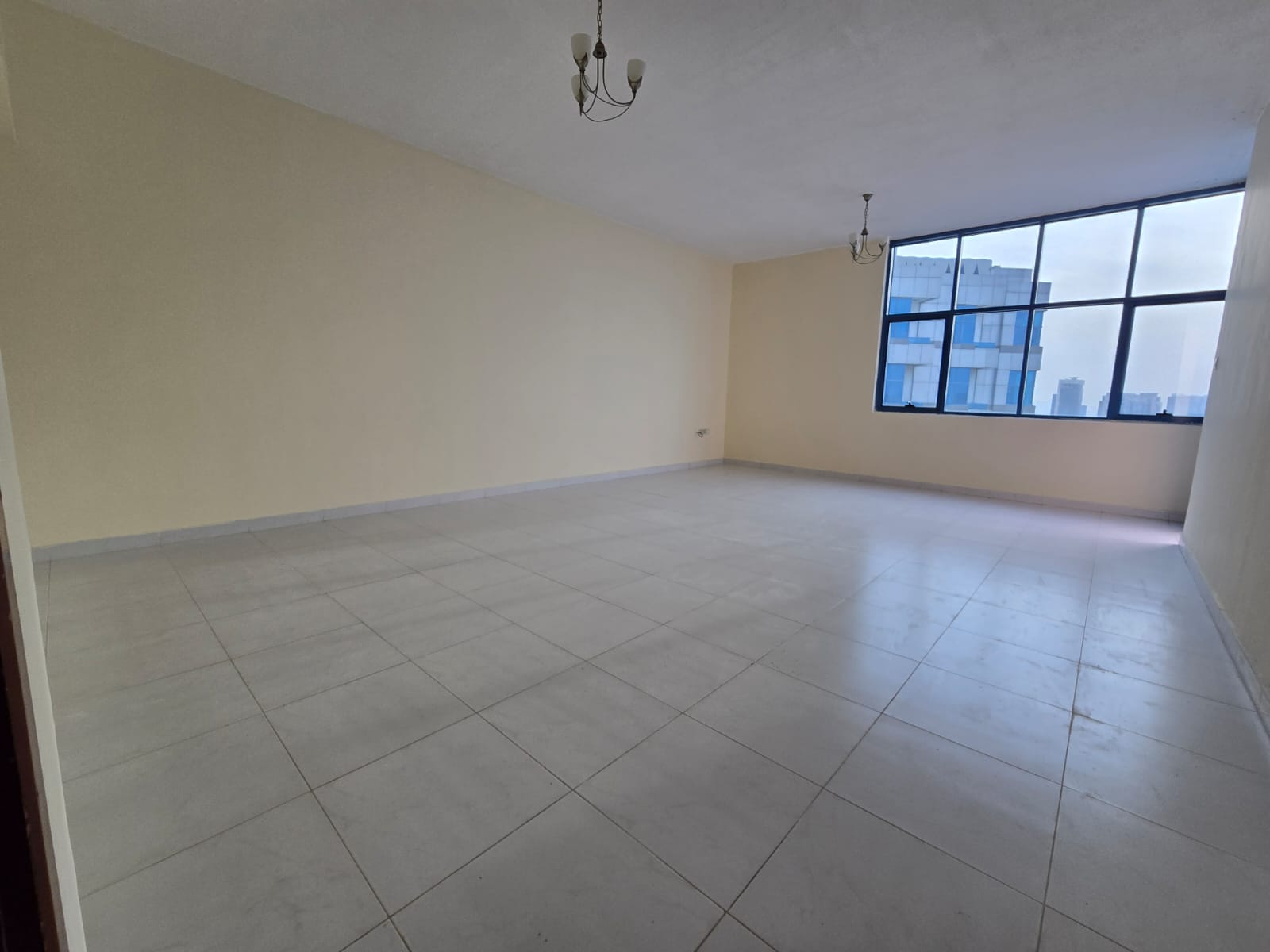 Luxury apartments in Al Fakoun Towers: 3 bedrooms (2 master bedrooms and 1 bedroom with balcony), maid's room, central air conditioning, maintenance i