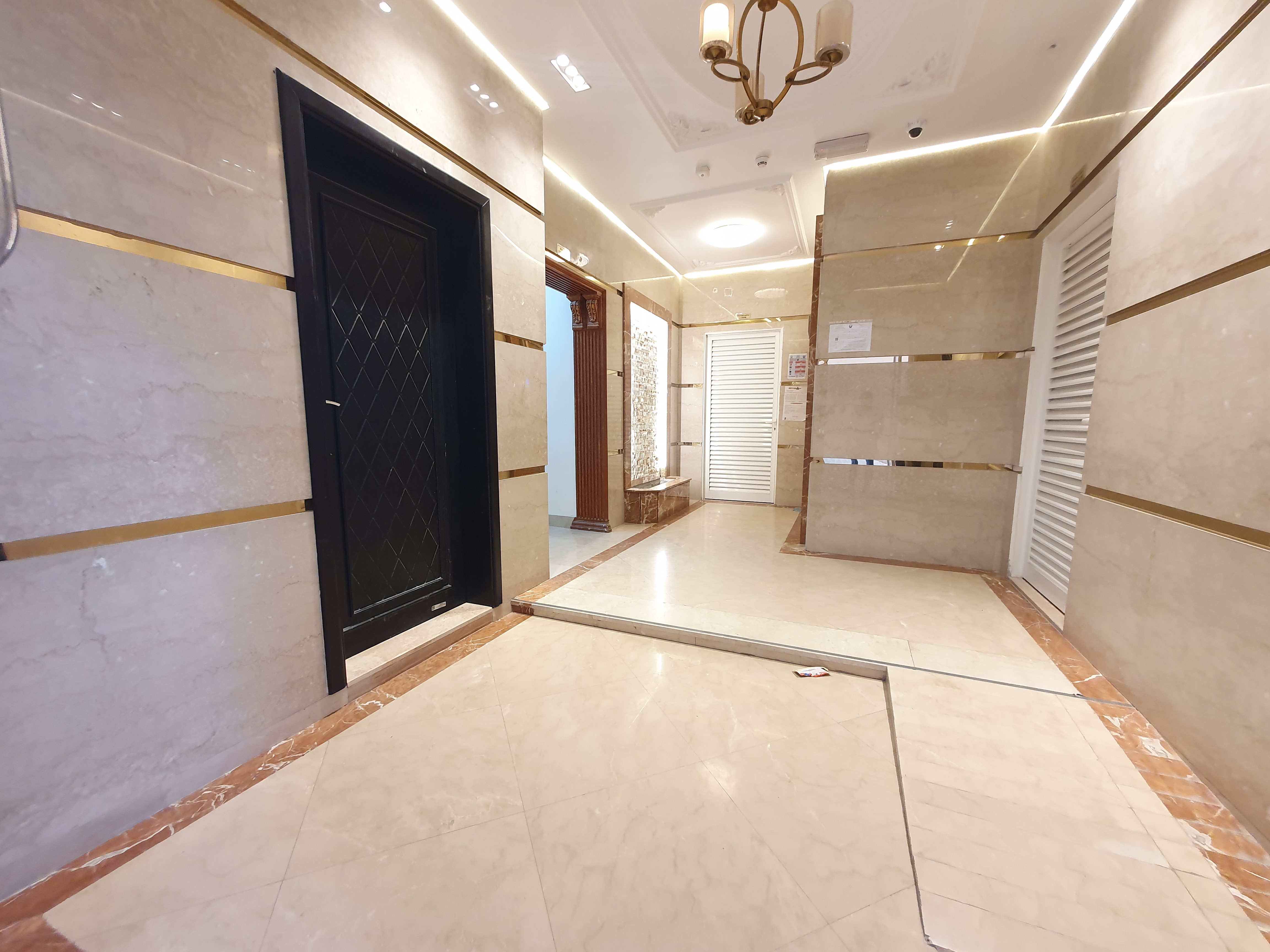 LAVISH LIKE BRAND NEW BUILDING 1BHK NEAR SAFARI MALL IN MUWAILEH