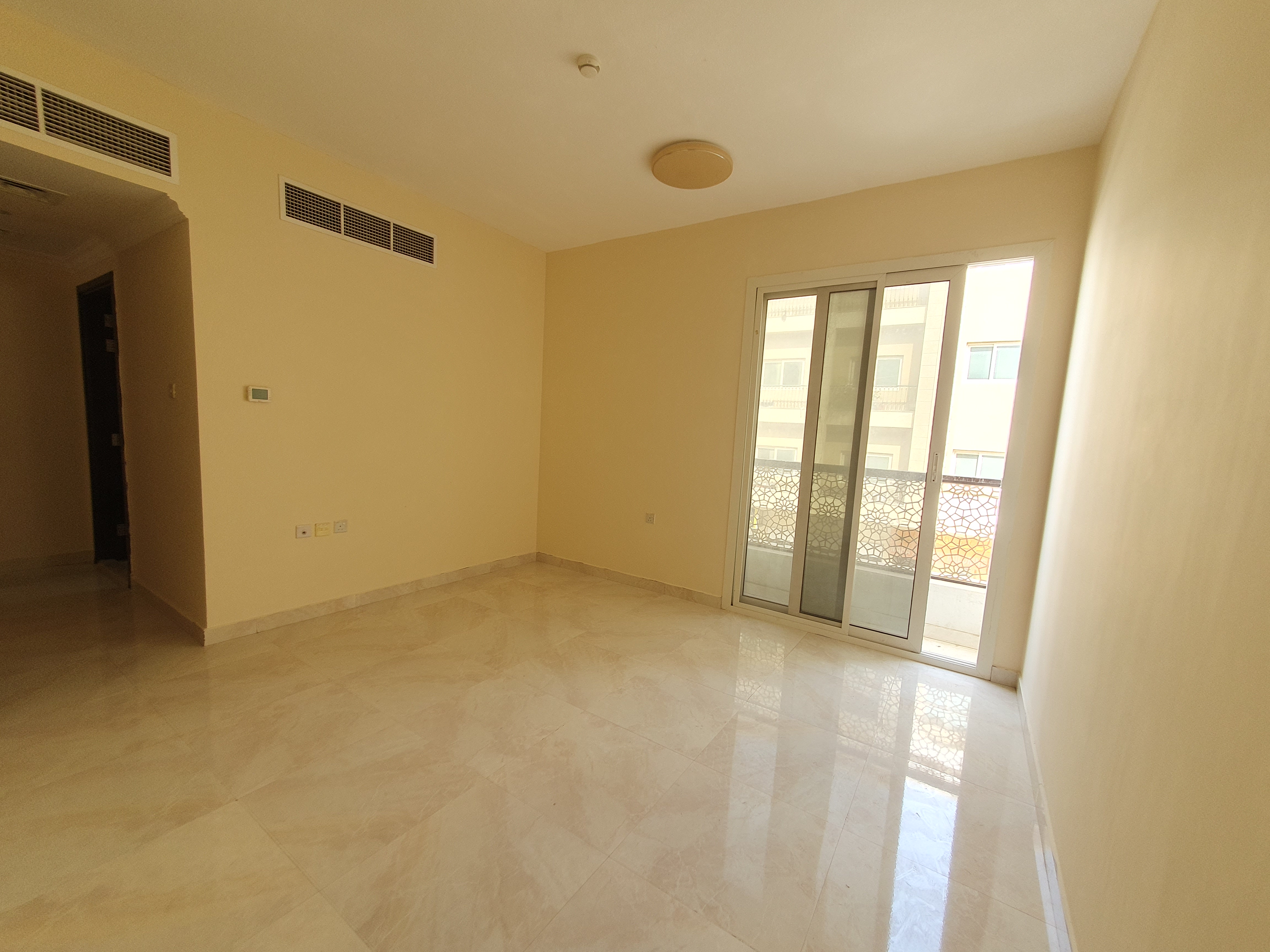 LAVISH 1BHK WITH BALCONY 2 WASHROOMS IN MUWAILEH