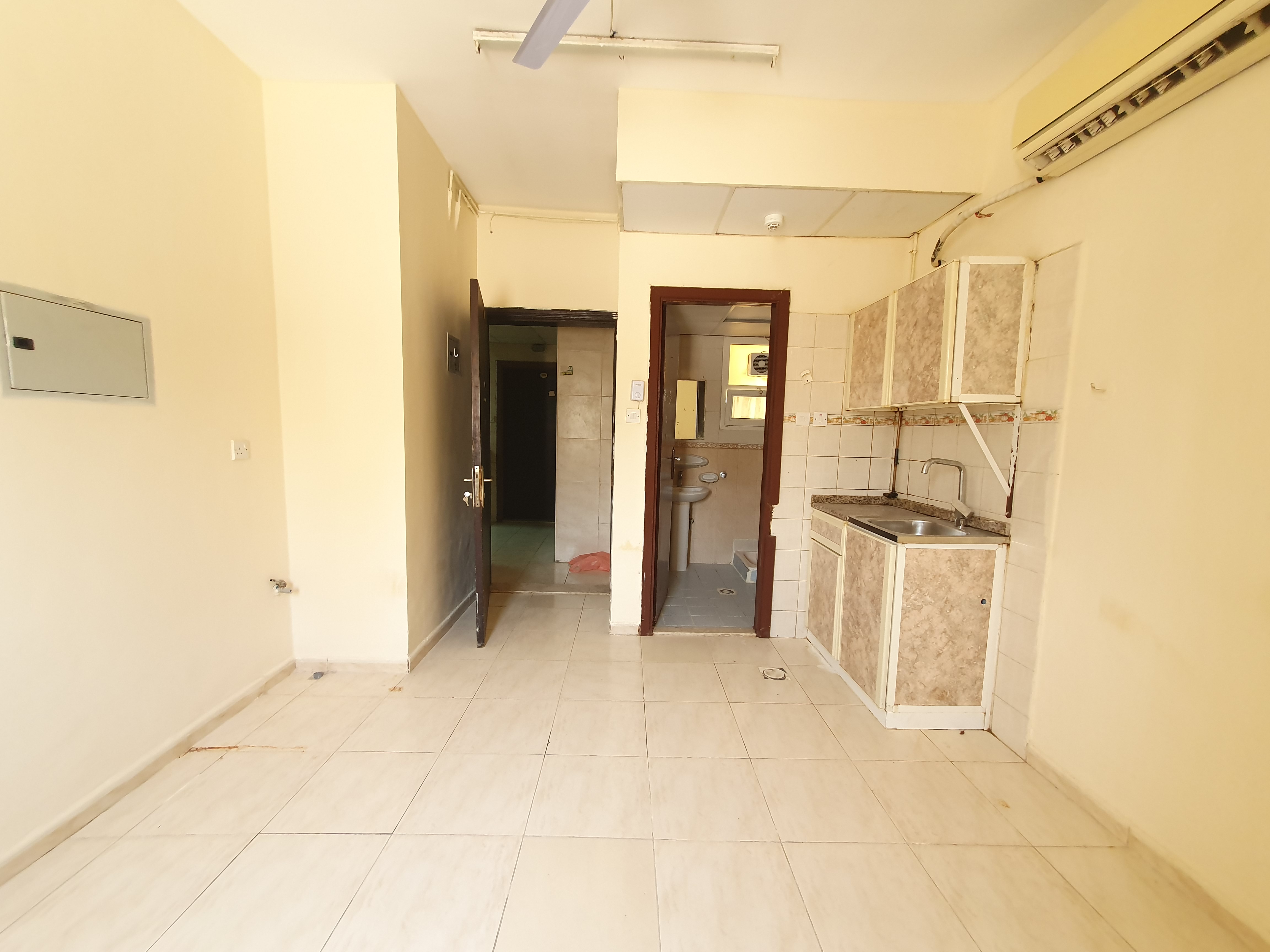LAVISH STUDIO NEAR LULU HYPERMARKET IN MUWAILEH