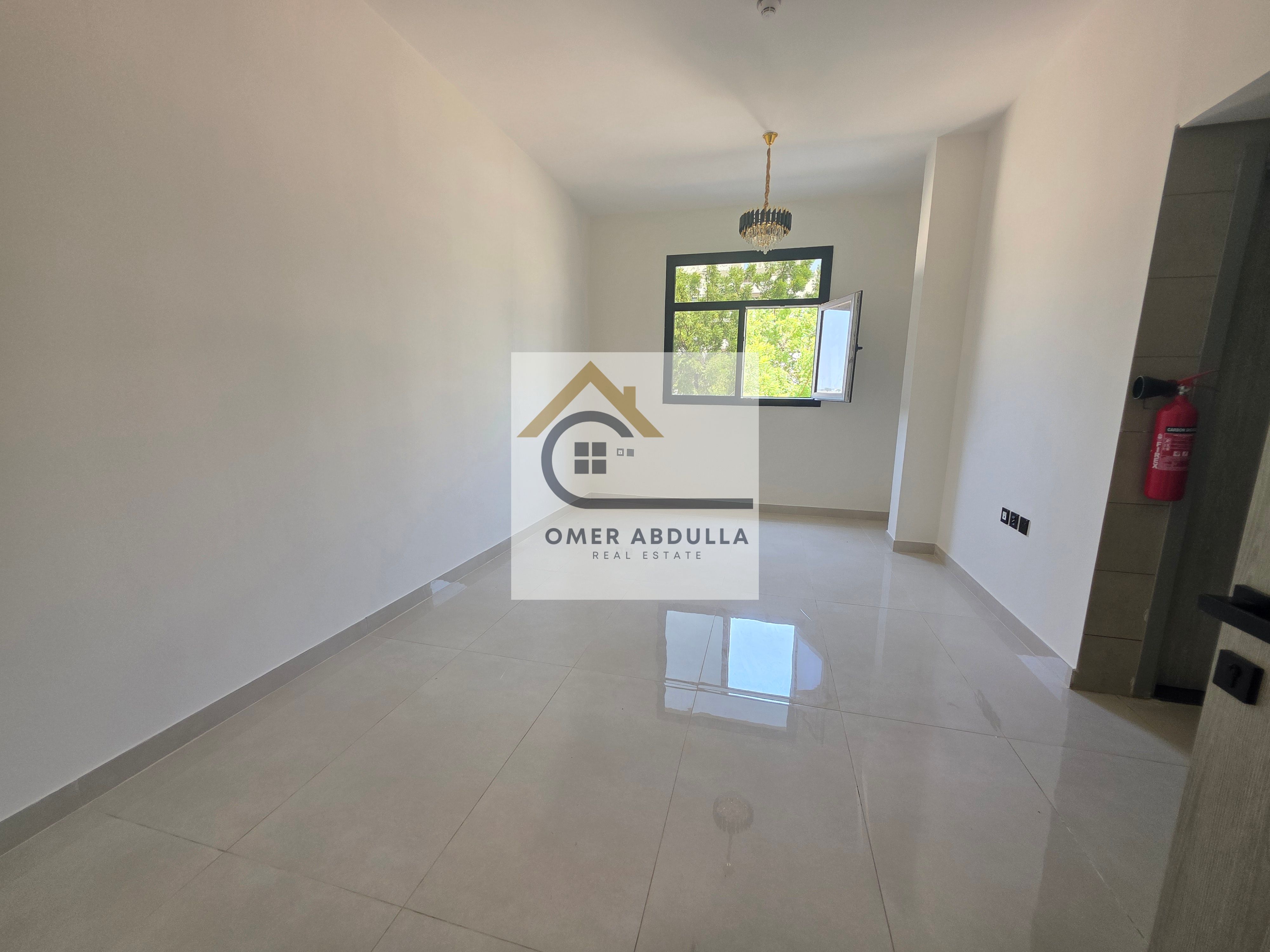 Modern layoutstudiowith side kitchen