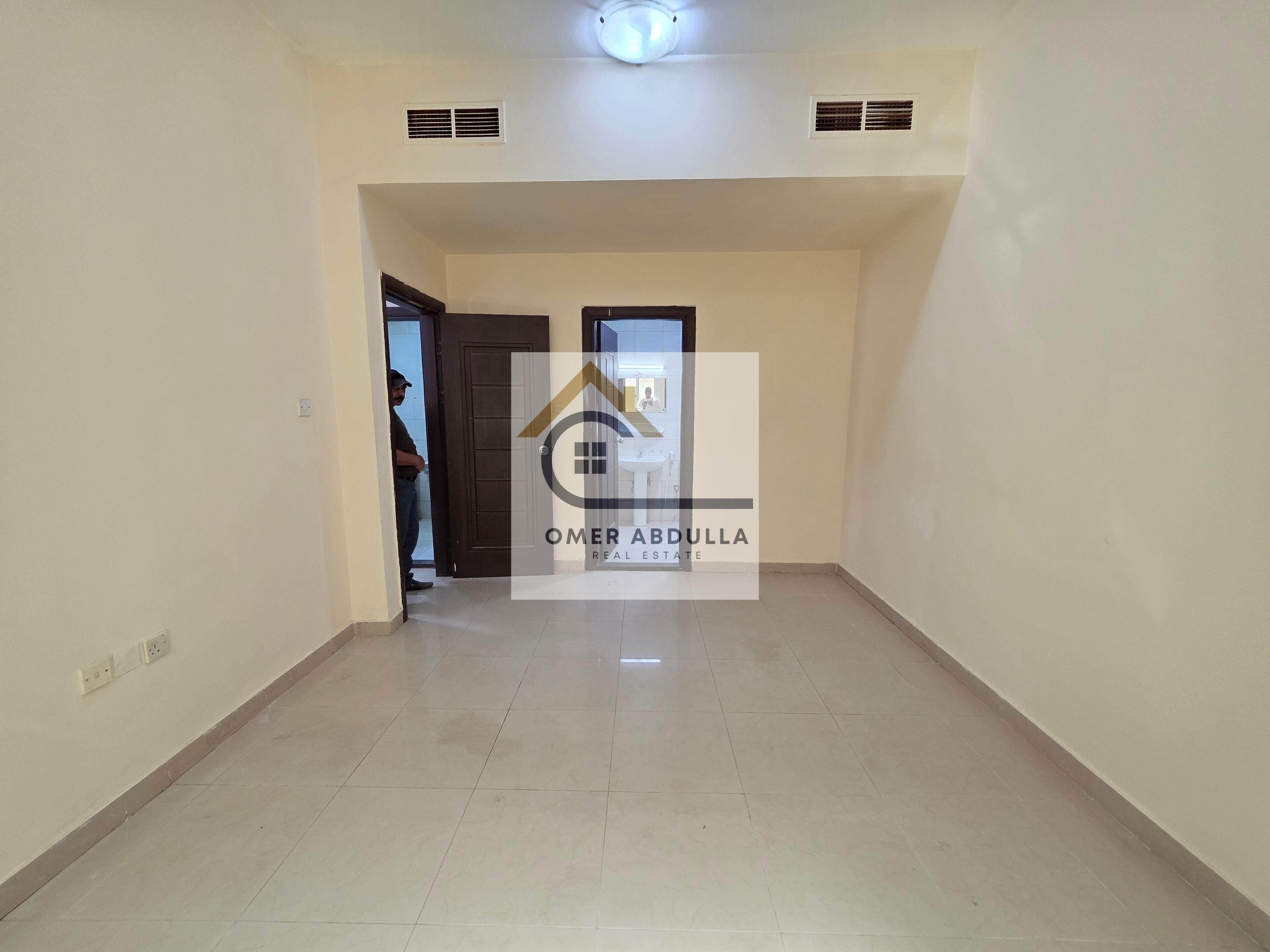 Very spacious 2bhk apartment with balcony