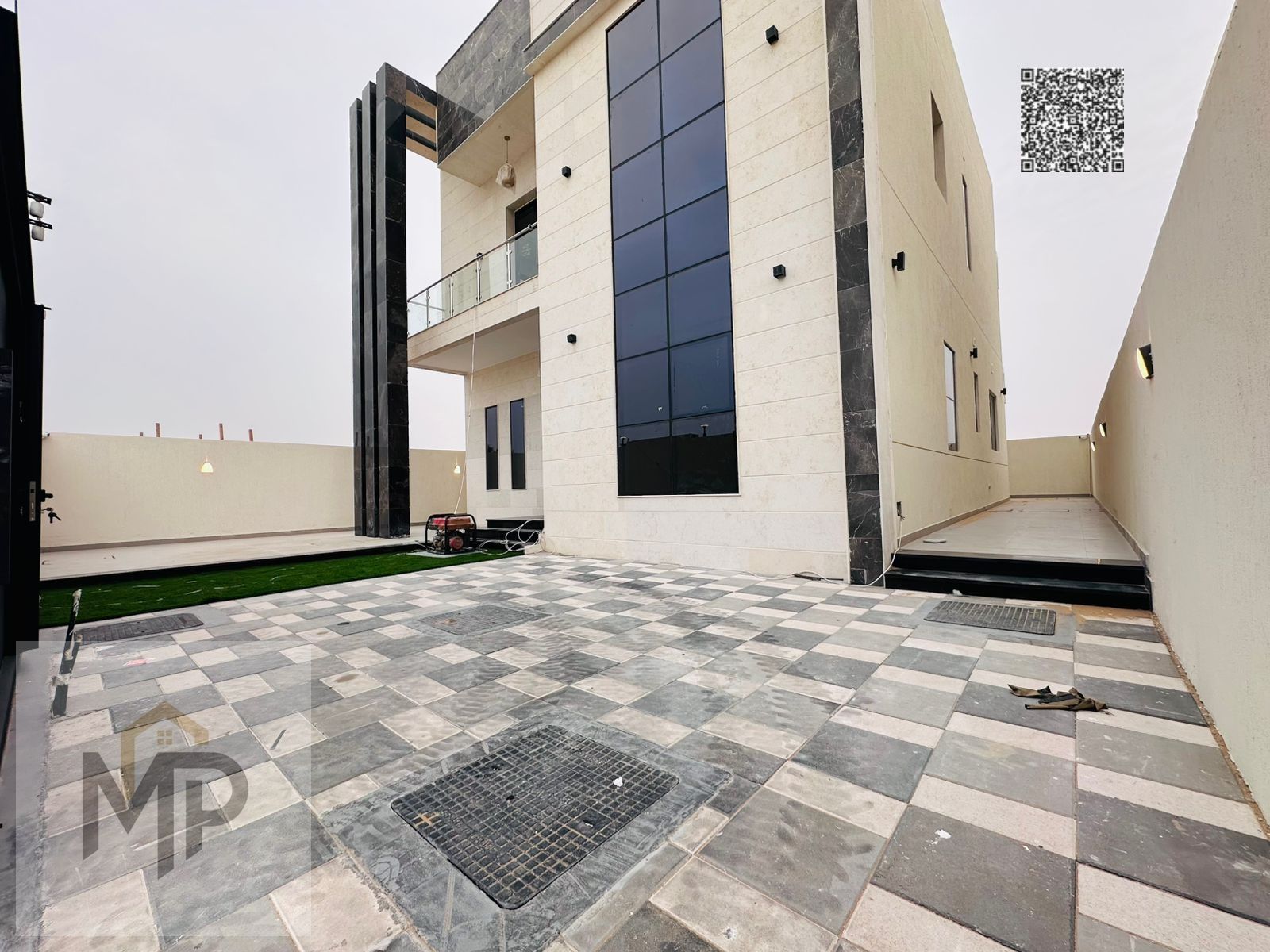 For rent, a luxury villa with a modern design, high-end finishes, and a garden, at a special price. An exceptional opportunity