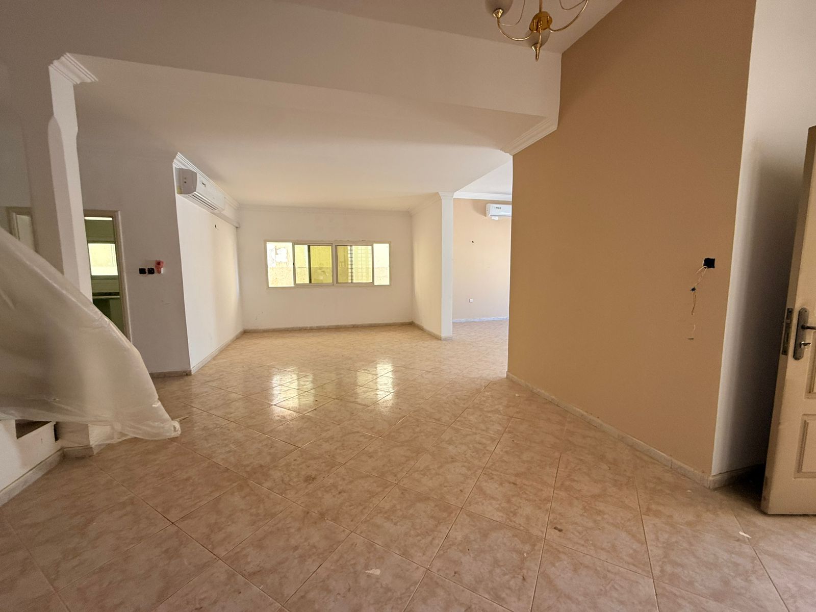 Villa direct from owner / 4 bedrooms & majlis / maid room / split AC / central gas / sea view / spacious areas
