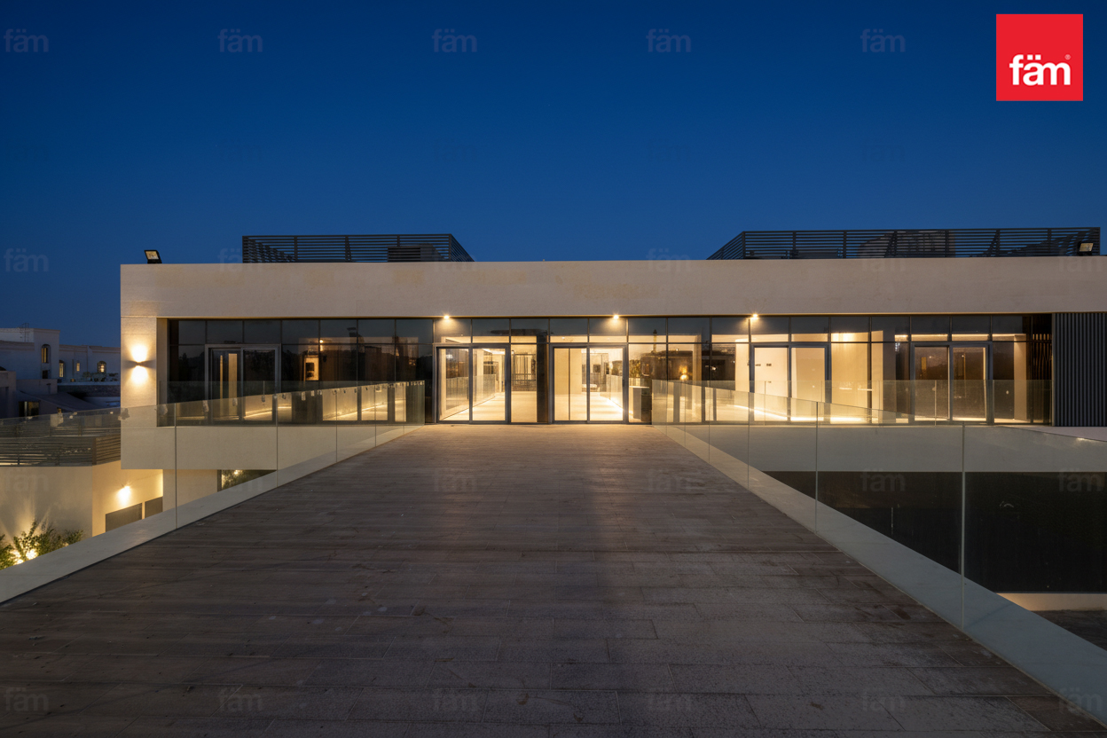 Modern Villa With Nearby Schools & Amenities
